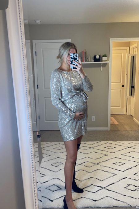 Pregnant holiday dress options 