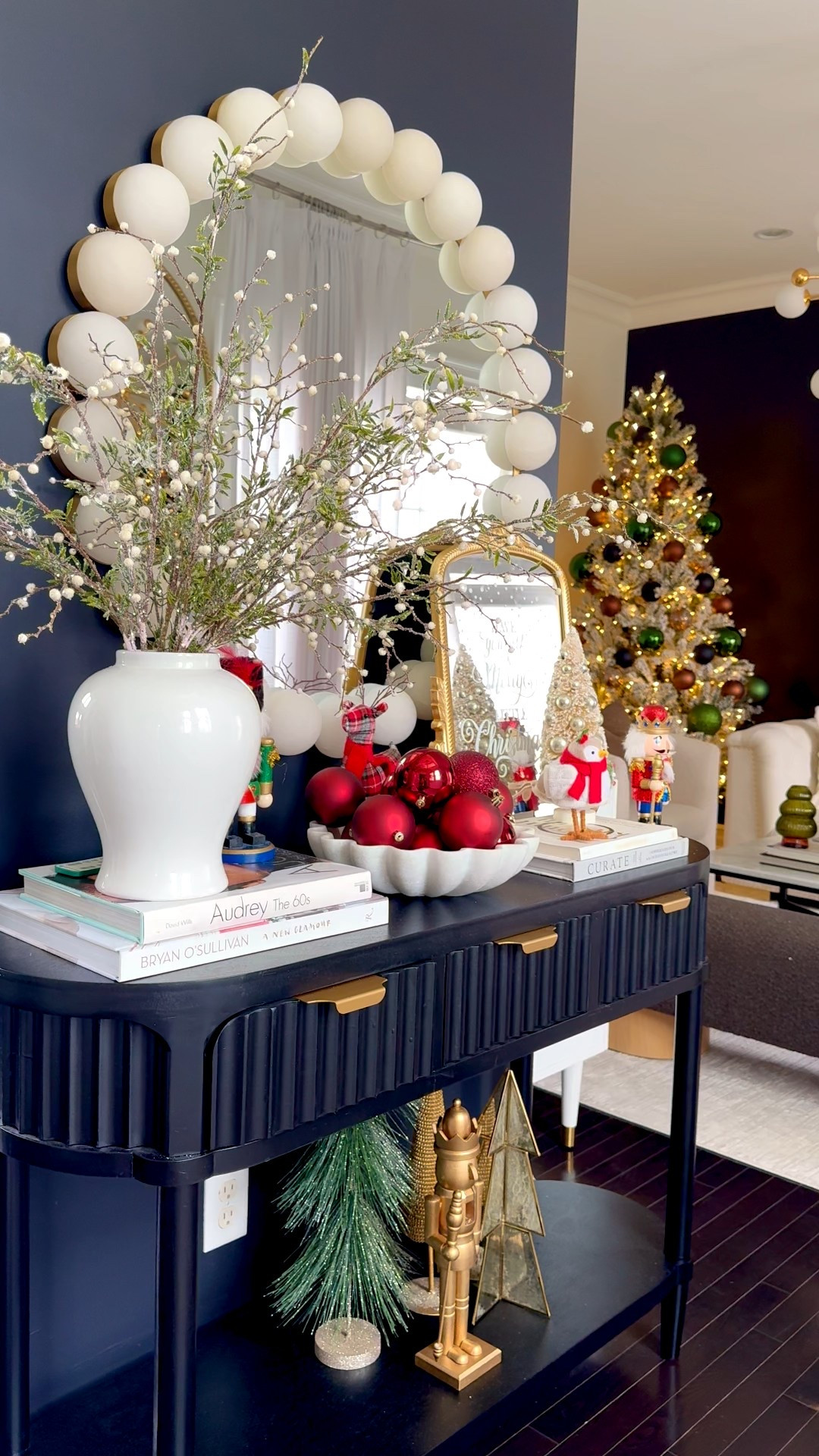 My entryway Christmas decor
@samsclub
#christmasdecor
#entryway
#holidays
#tree

#LTKCyberWeek #LTKHome #LTKHoliday