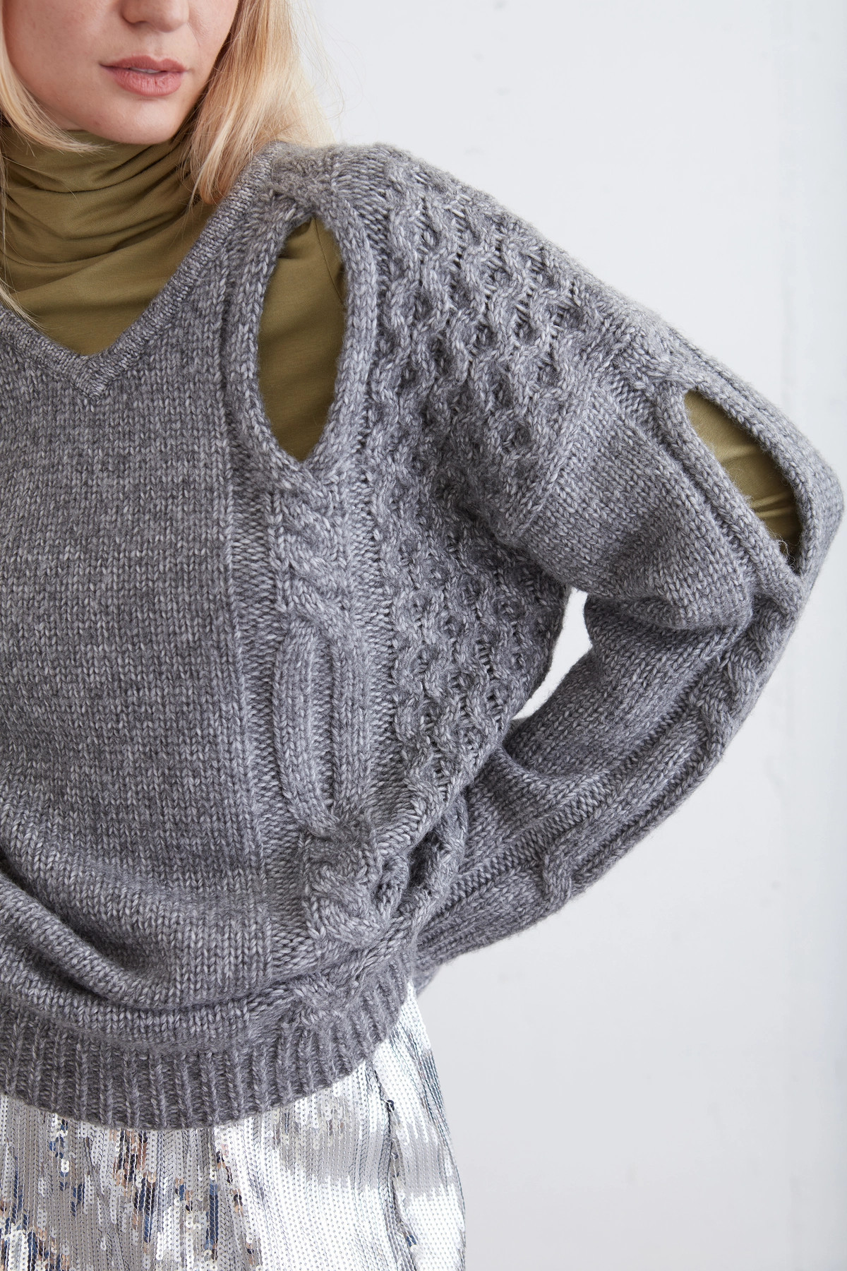 CHUNKY CABLE KNIT SWEATER WITH CUTOUT | OAK + FORT