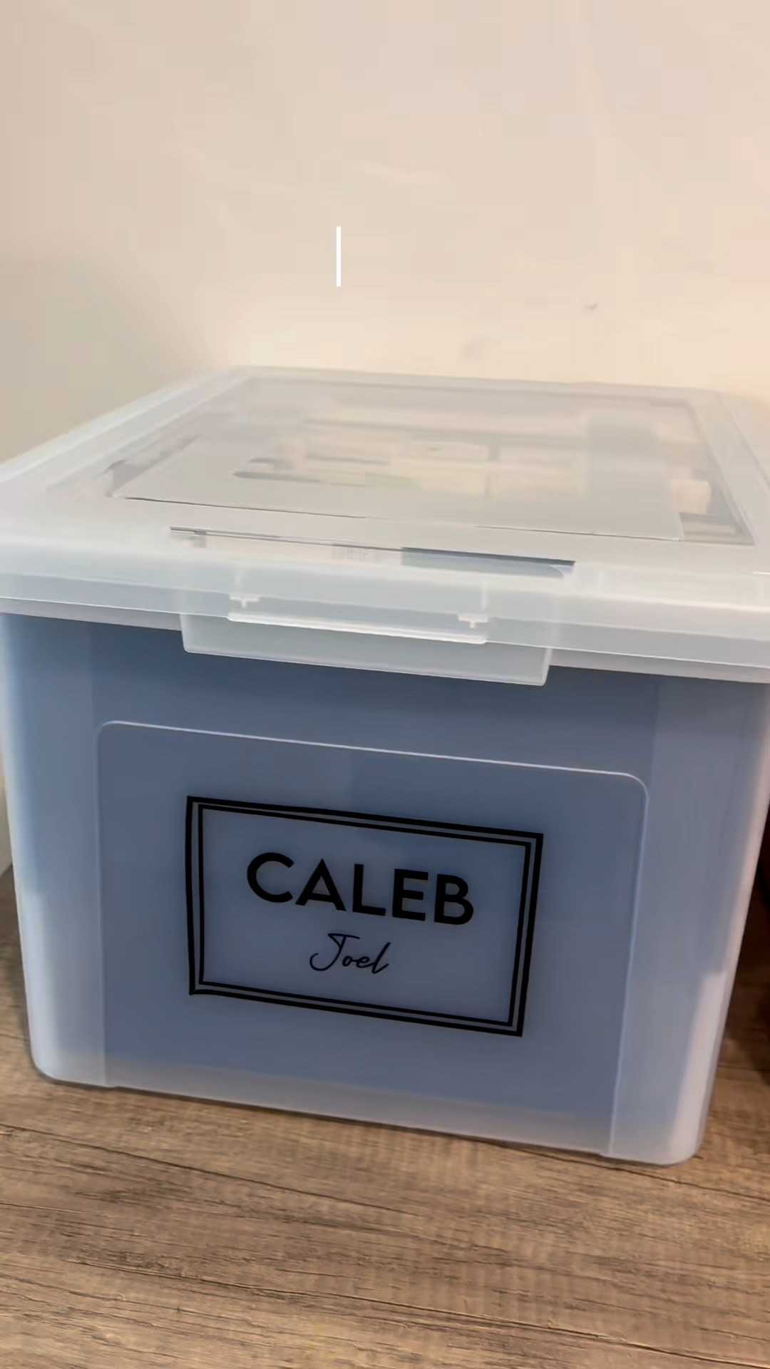 Restocking the kids memory boxes with their latest art and awards
If you love holding on to
your child's memories these keepsake bins will be so helpful
#memorybox #keepsakebox
#momof5 #homeorganization #backtoschool