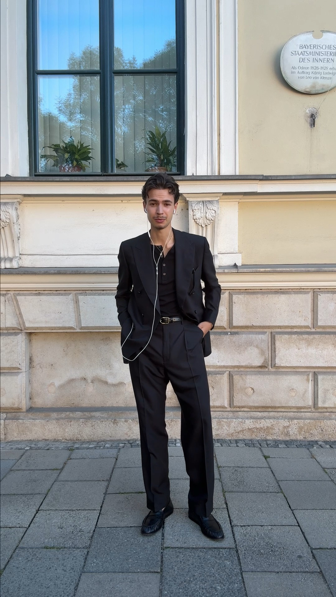 Habe euch den Anzug in meiner Bio verlinkt! Ich bin 186cm groß wiege 75kg und trage bei Sakko & Hose eine Size 48🤞🏼
-
-
-
#dresswellthinkbig #simonfriedsam
-
-
-
#mode #deutsch #männer