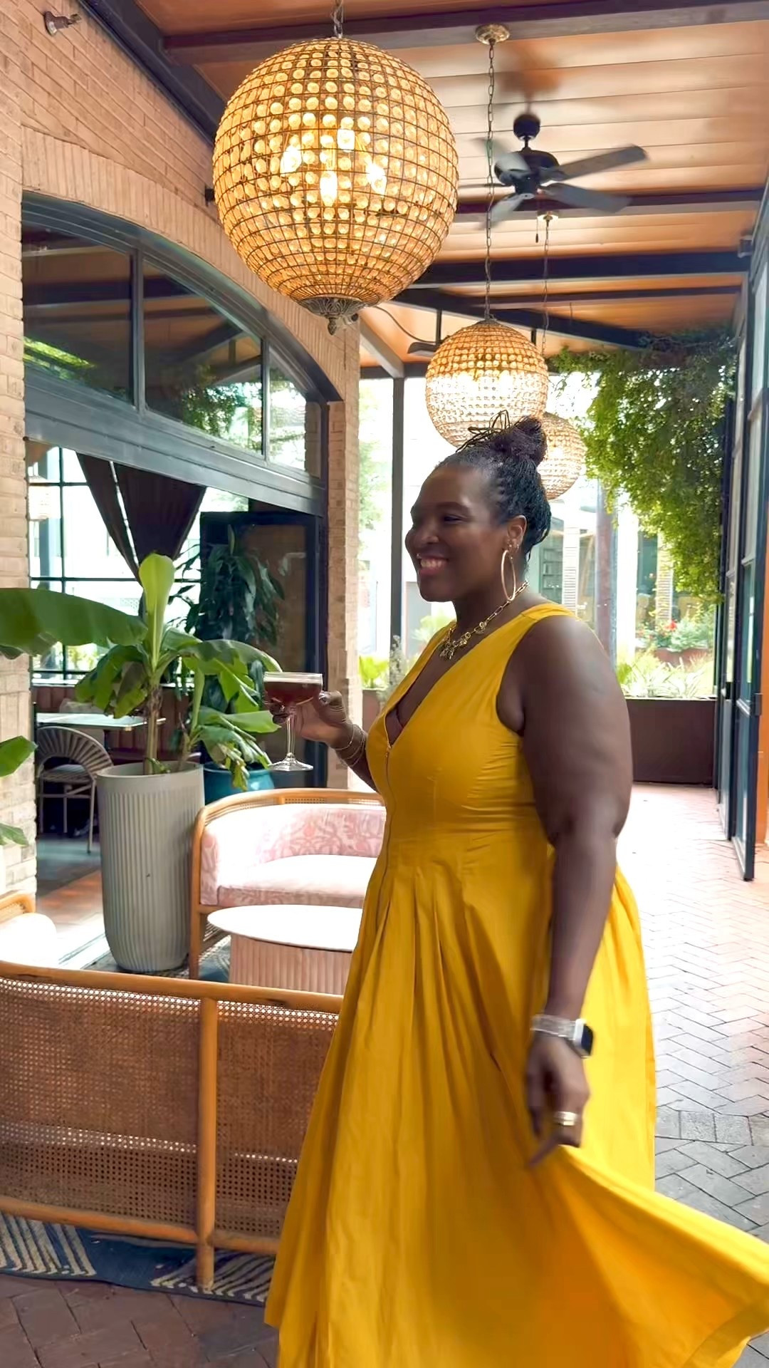 This Anthropologie Sleeveless V Neck Midi dress is giving all the glow to wrap up the weekend. The exact dress is sold out, but don’t worry, I linked some similar styles that bring the same energy so you can recreate the look.

I’m wearing a size 1X for reference. Perfect for brunch, day parties, or those early fall vibes when you’re not ready to let go of color!

🛍 Tap to shop the look + my favorite yellow dresses!
#PlusSizeStyle #PlusSizeOOTD #SizeInclusiveStyle #AnthropologieStyle


#LTKOver40 #LTKPlusSize #LTKStyleTip