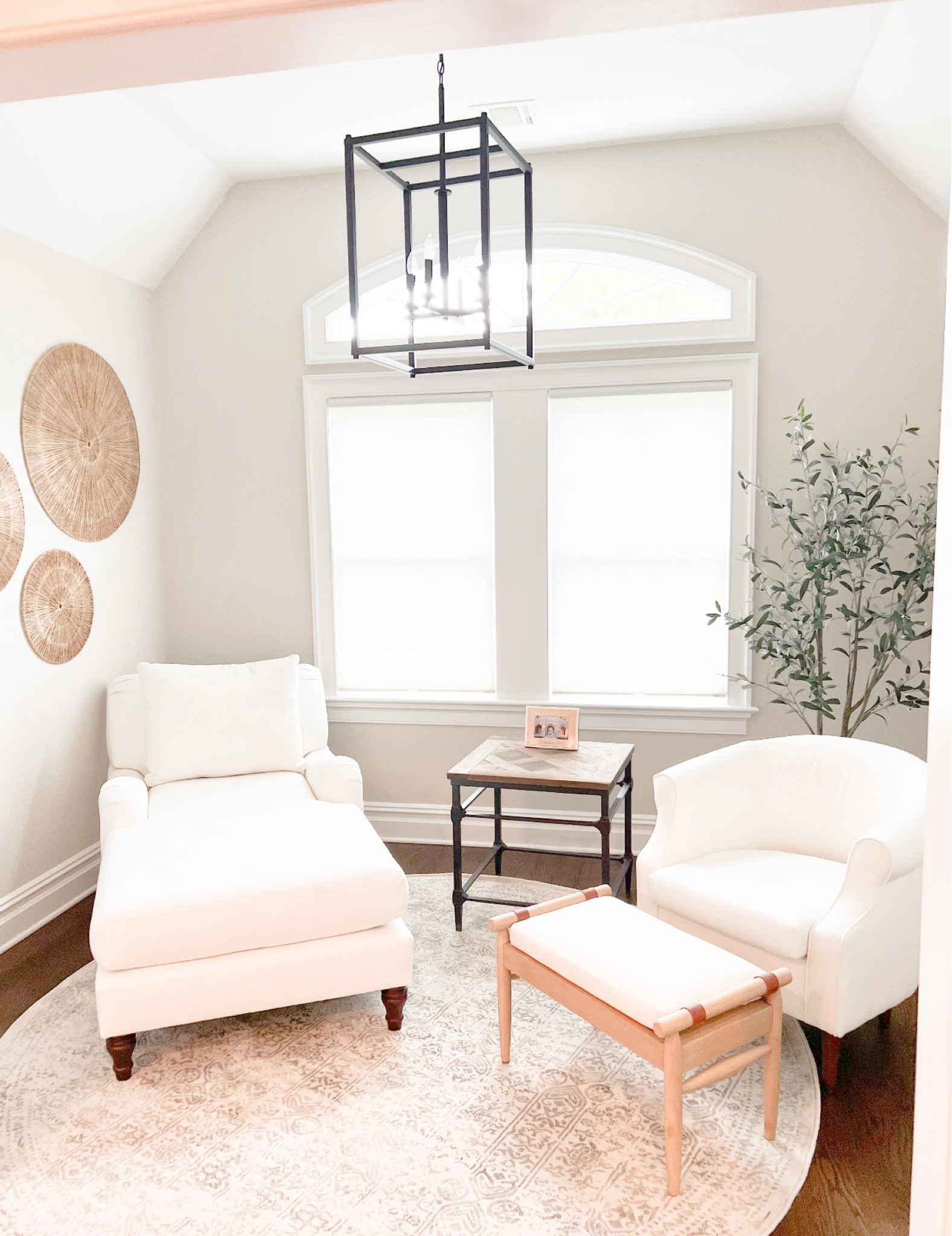 A sitting room that’s swoon worthy 🖤 

#LTKstyletip #LTKhome #LTKfindsunder100