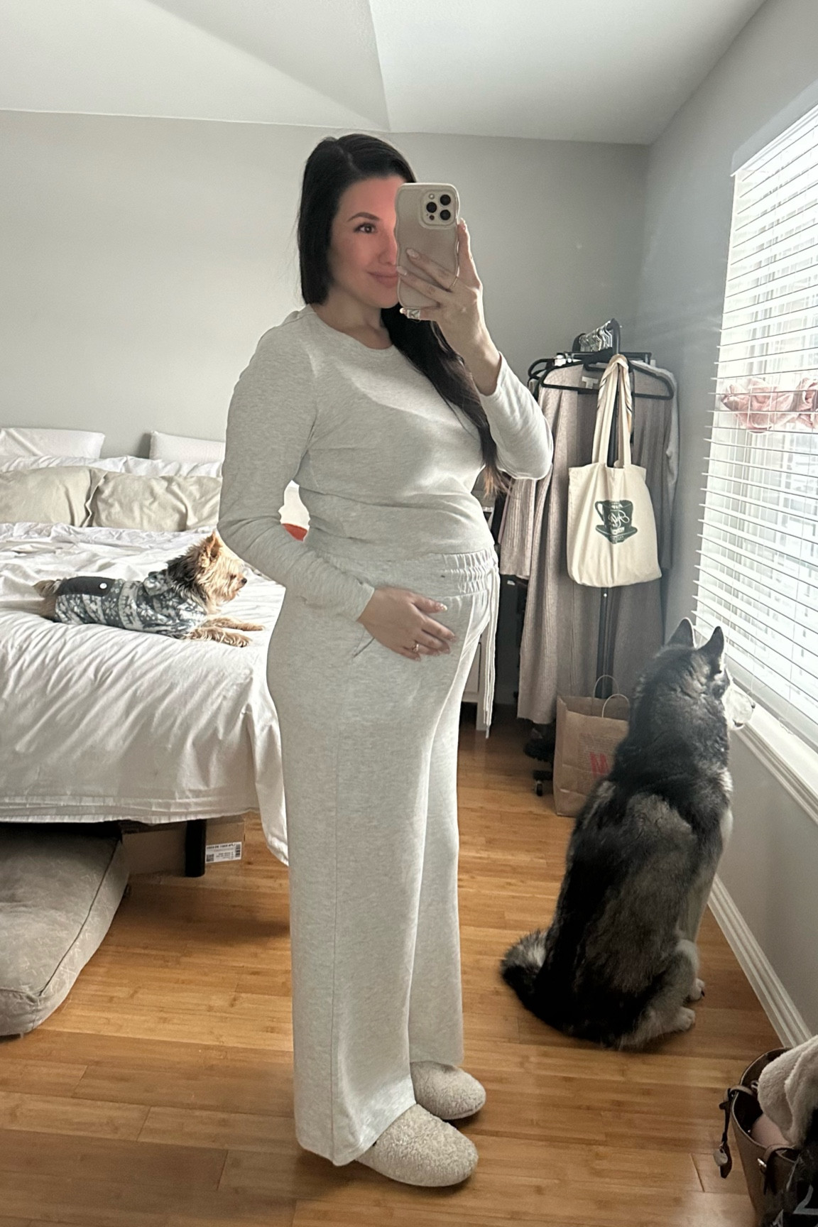 27 weeks pregnant comfy outfit

#LTKMidsize #LTKBump #LTKStyleTip