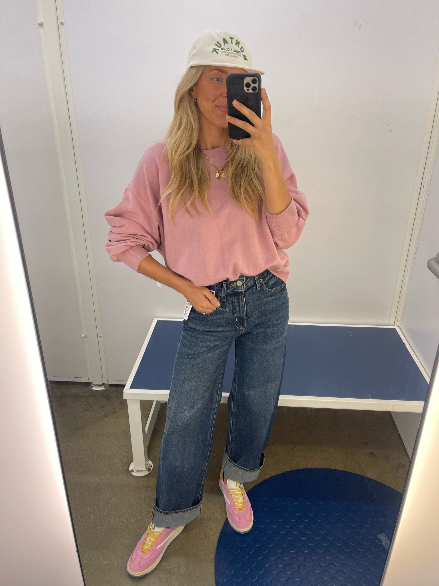 Size large sweatshirt 
Size 0 jeans- super cute I just cuffed the bottoms 