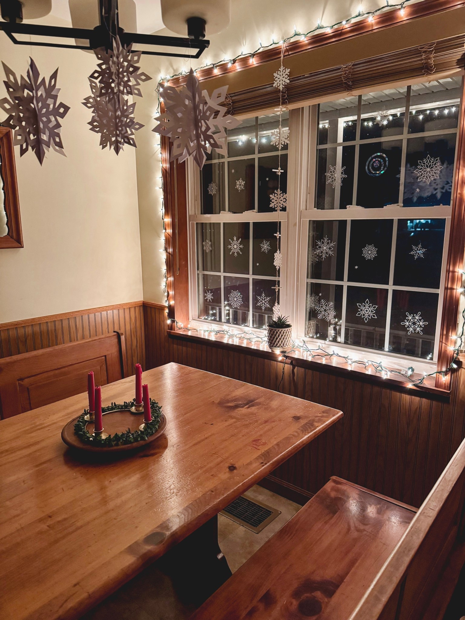 Winter wonderland window scene ❄️ 

#LTKHome #LTKHoliday #LTKSeasonal