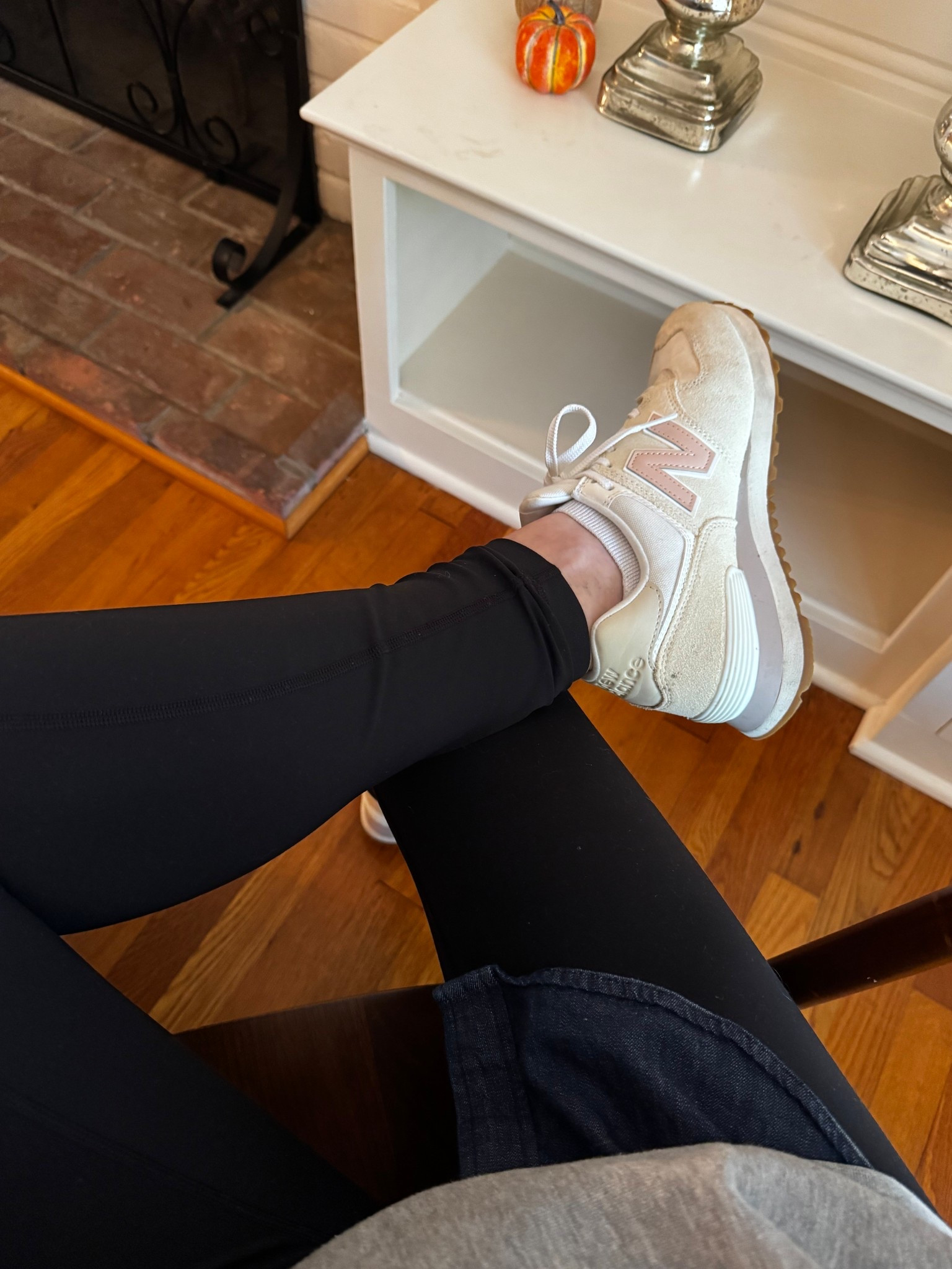 WFH chill 

#LTKHalloween #LTKFindsUnder100 #LTKSeasonal