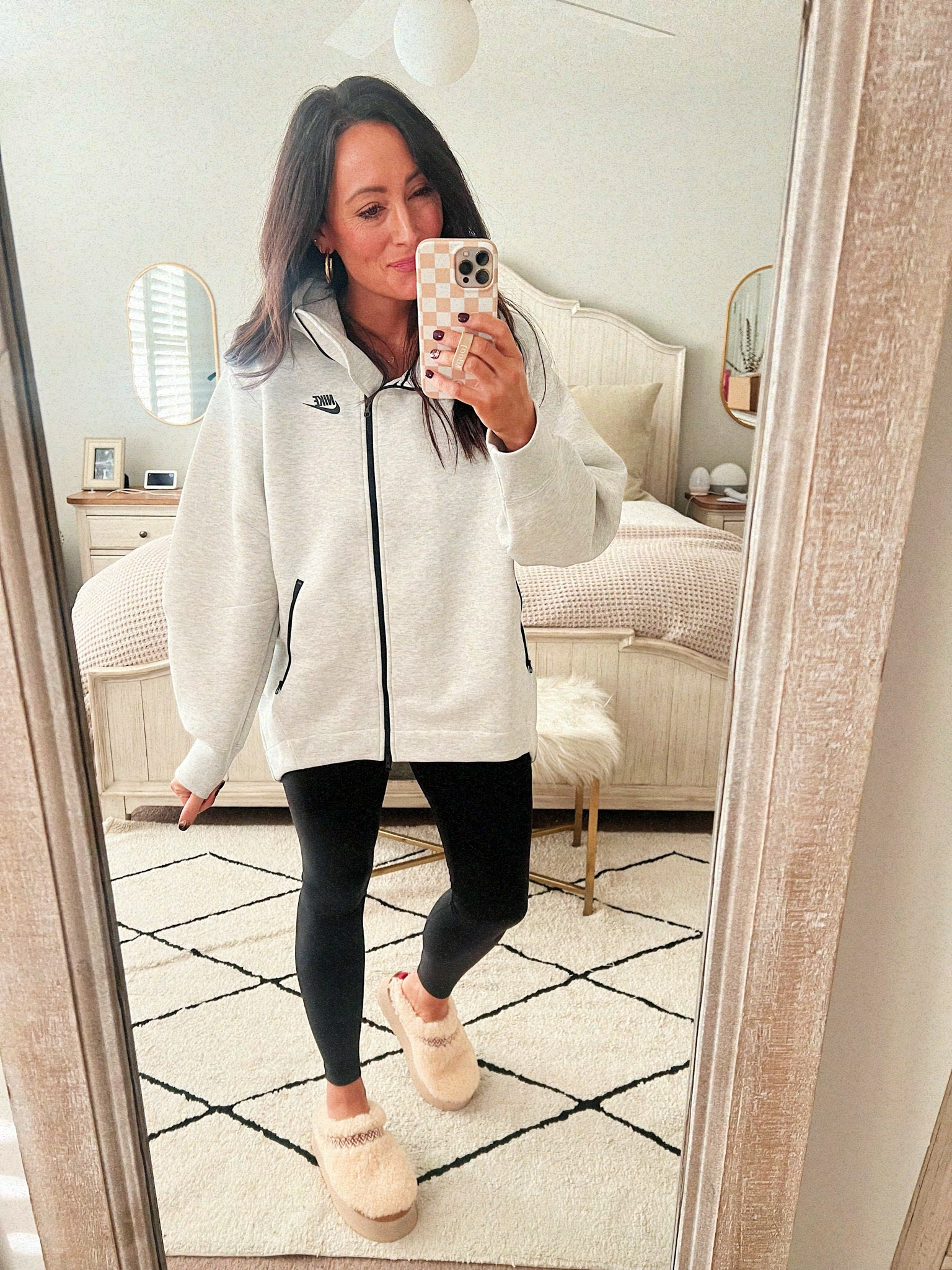 Nike sweatshirt is 25% off with code CYBER

#LTKCyberWeek #LTKfindsunder100 #LTKsalealert