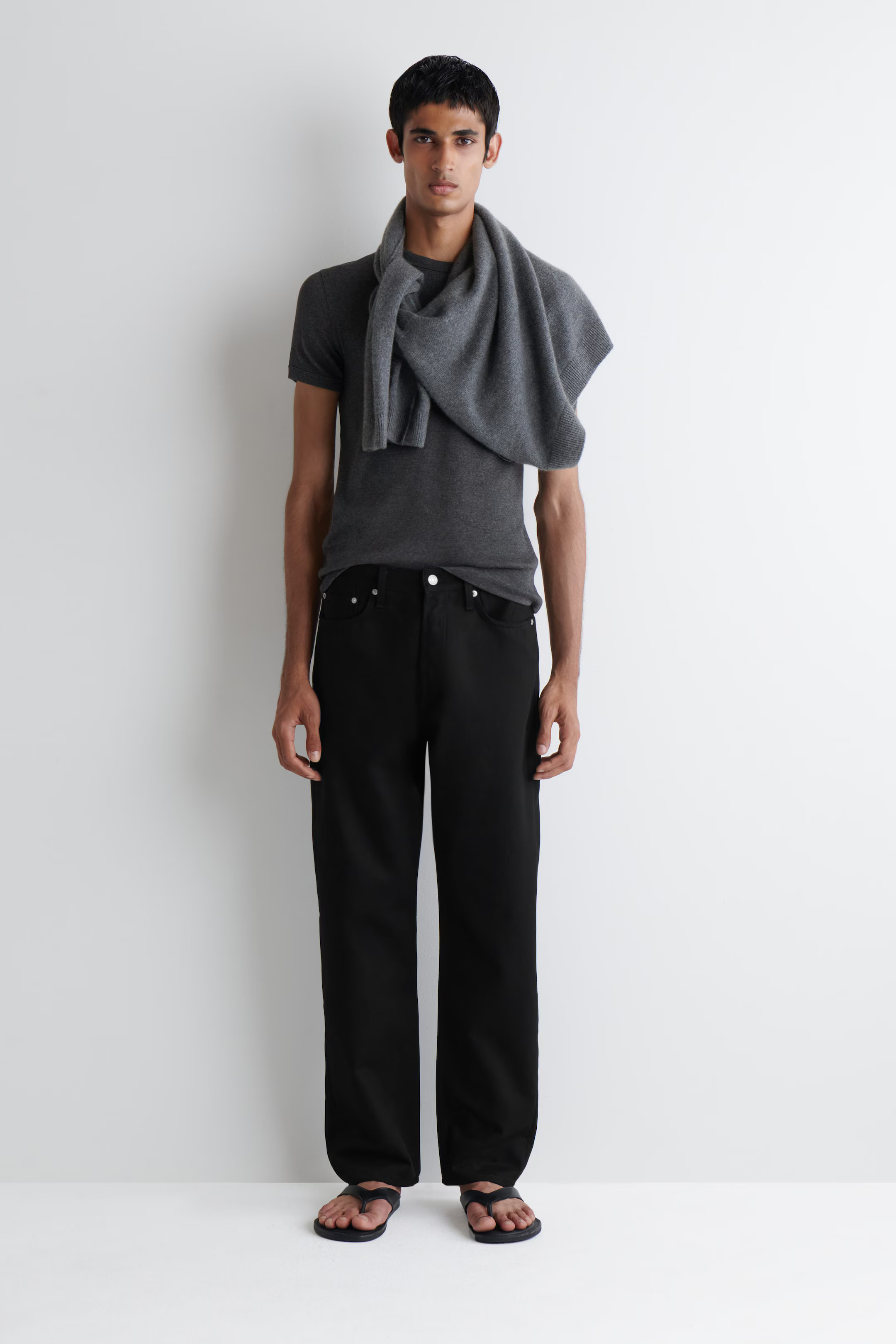 SIGNATURE STRAIGHT-LEG JEANS - BLACK | COS | COS (EU)