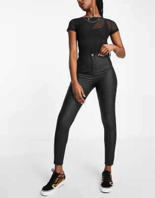 Topshop – Joni – Jeans aus beschichtetem Denim in Schwarz | ASOS (Global)