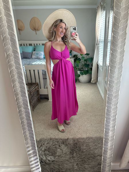 In LOVE with this for my babymoon. $26 on Pink Lilly. Side cut out maxi dresses are my favorite 

#LTKFind #LTKtravel #LTKbump