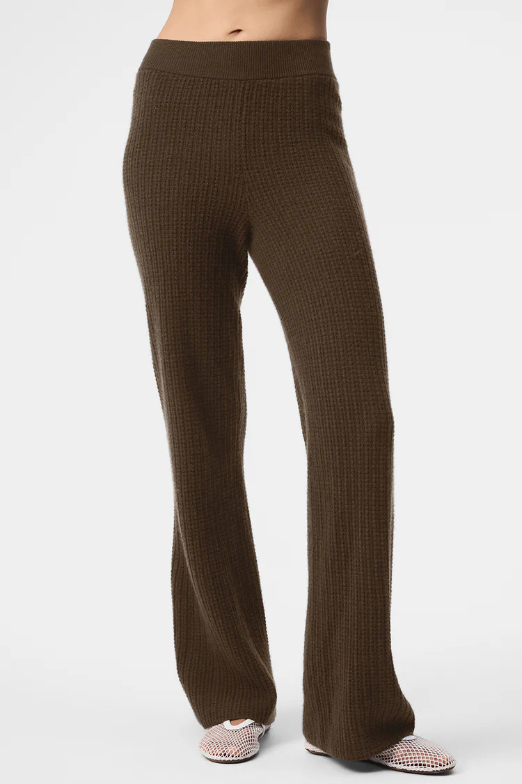 Cashmere High-Waist Plush Waffle Pant - Espresso | Alo Yoga (US)