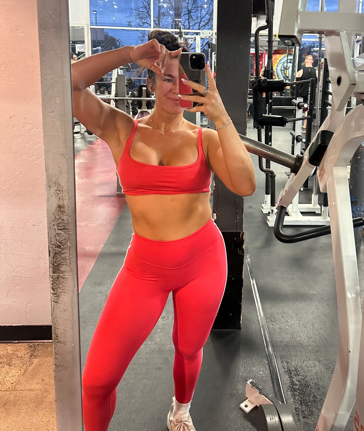 VALARIE10 to save on my set!

Wearing a medium top and small leggings