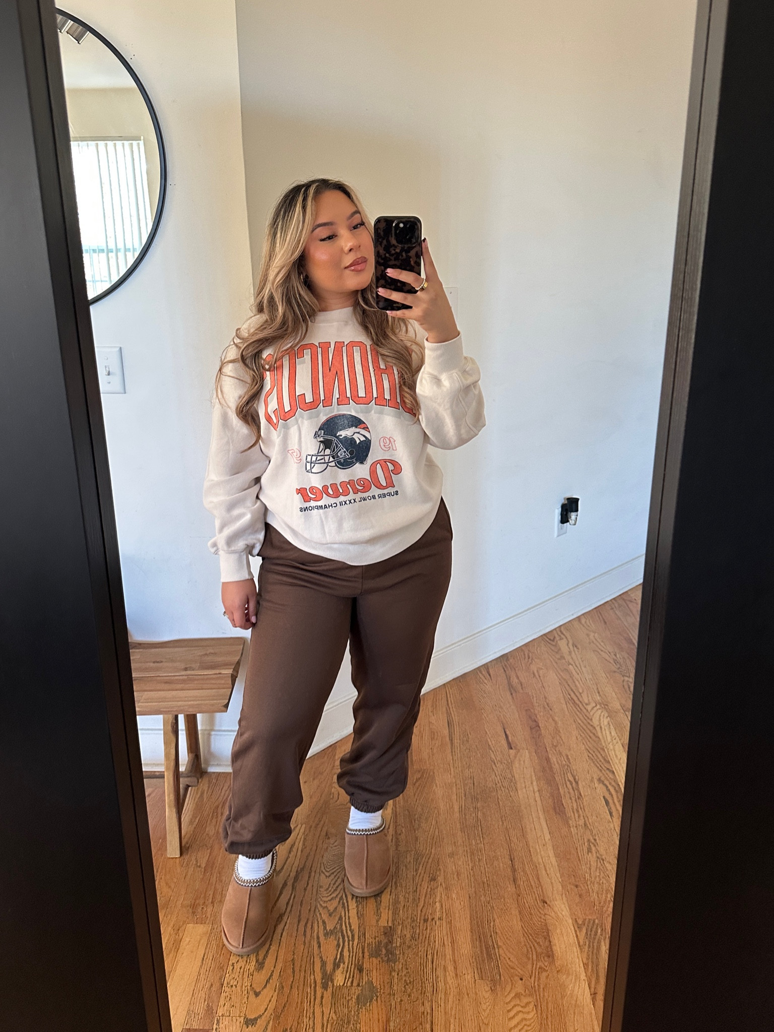 Sunday Football outfit to Lounge at home lol 🏈🤎🍂

Sweats size L 
Sweater size S

#LTKStyleTip #LTKMidsize #LTKSeasonal