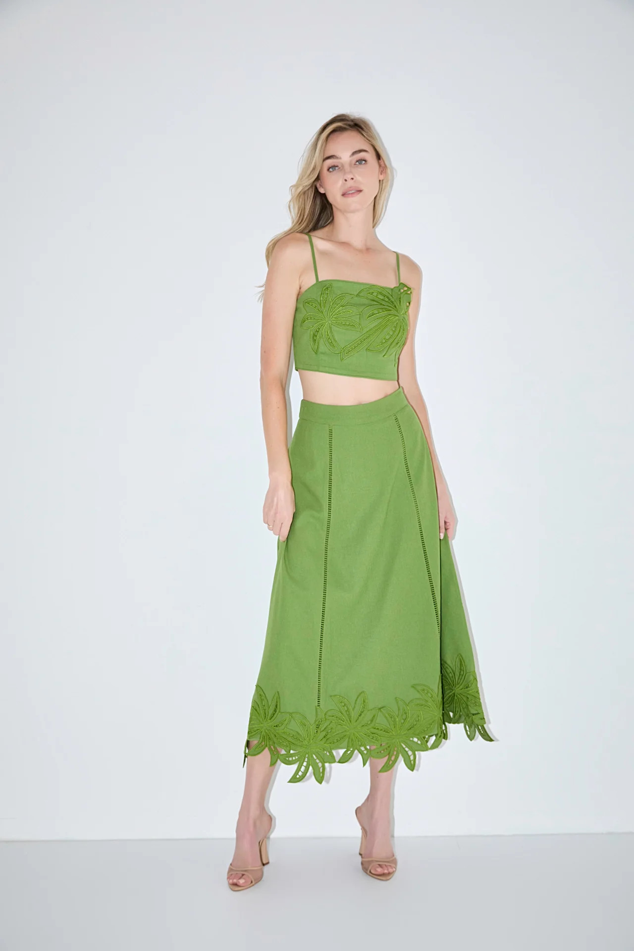 Palm Tree Embroidered Linen Top | OBJECTRARE