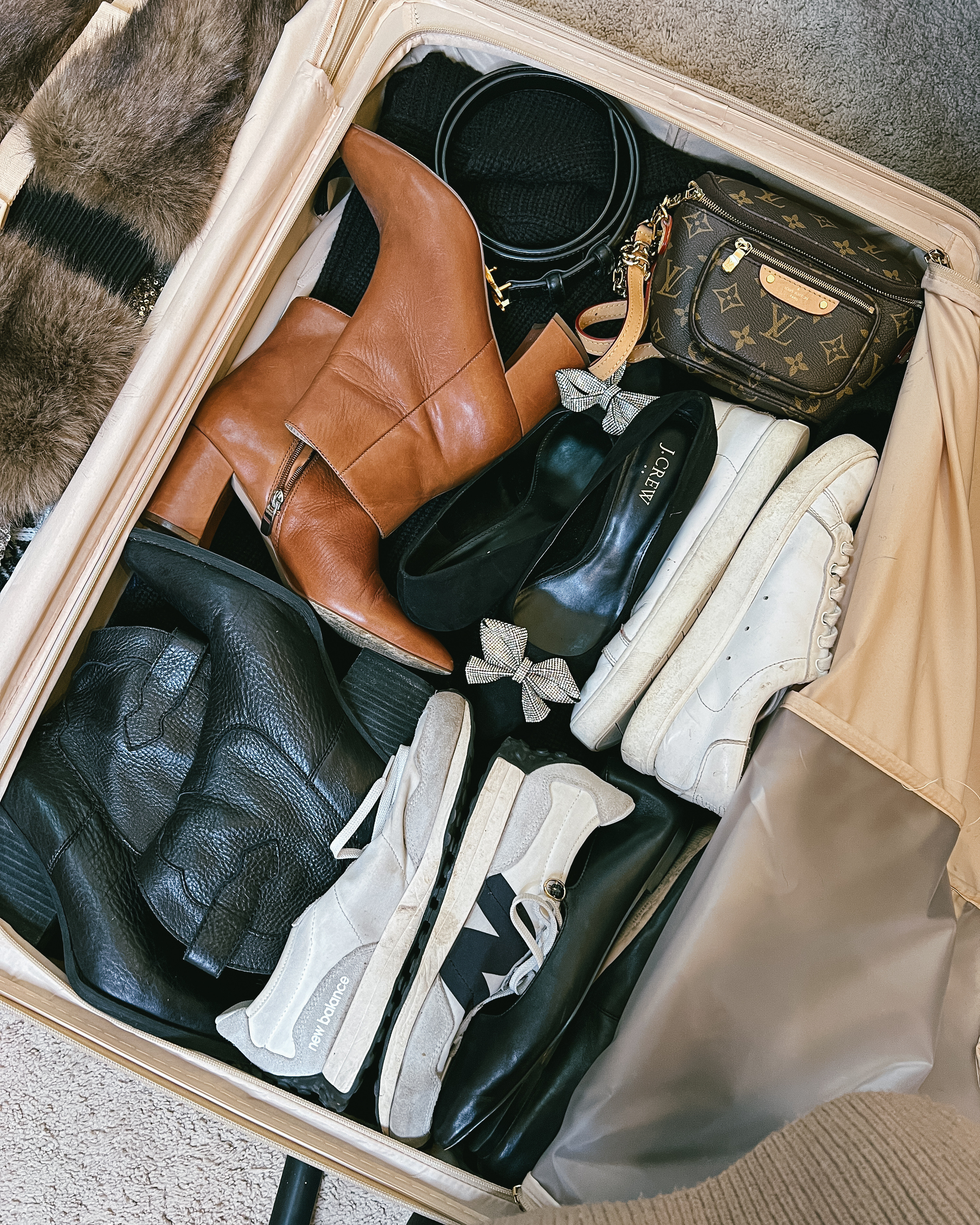 Winter at @waltdisneyworld is one of the most challenging trips to pack for imo! Today I’m sharing everything I packed for our warm/cold weather trip to the sunshine state!

#LTKSeasonal #LTKStyleTip #LTKTravel