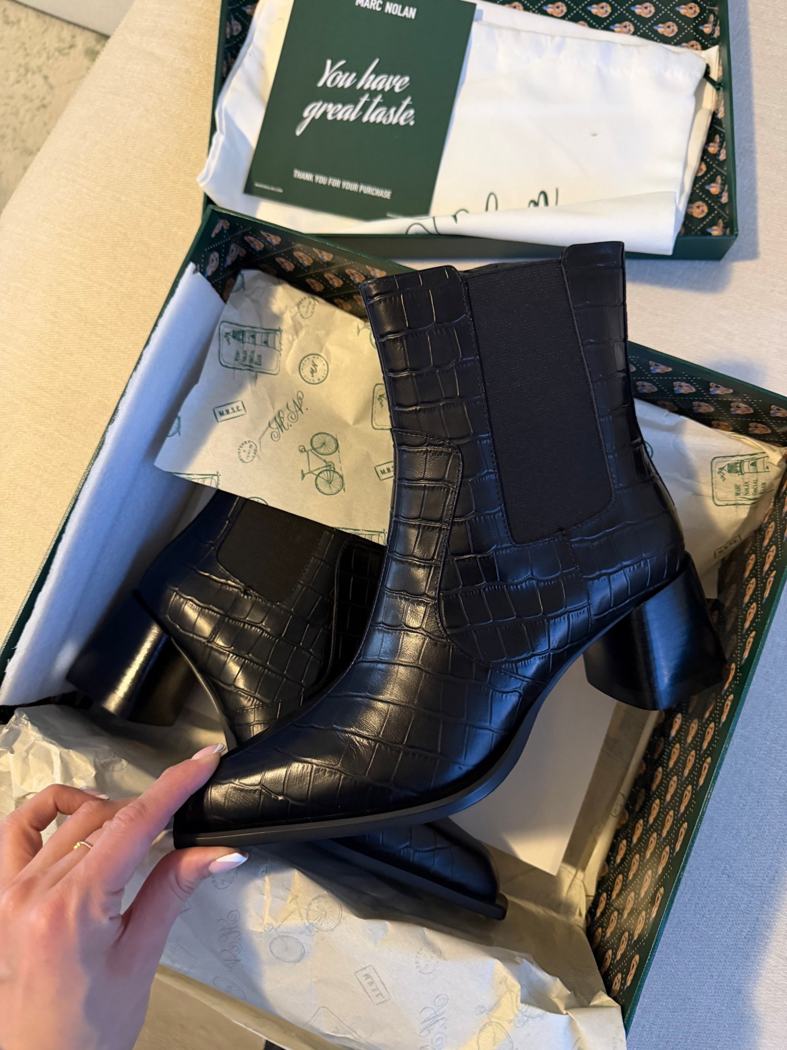 Marc Nolan shoes
Black boots
Crocodile boots 