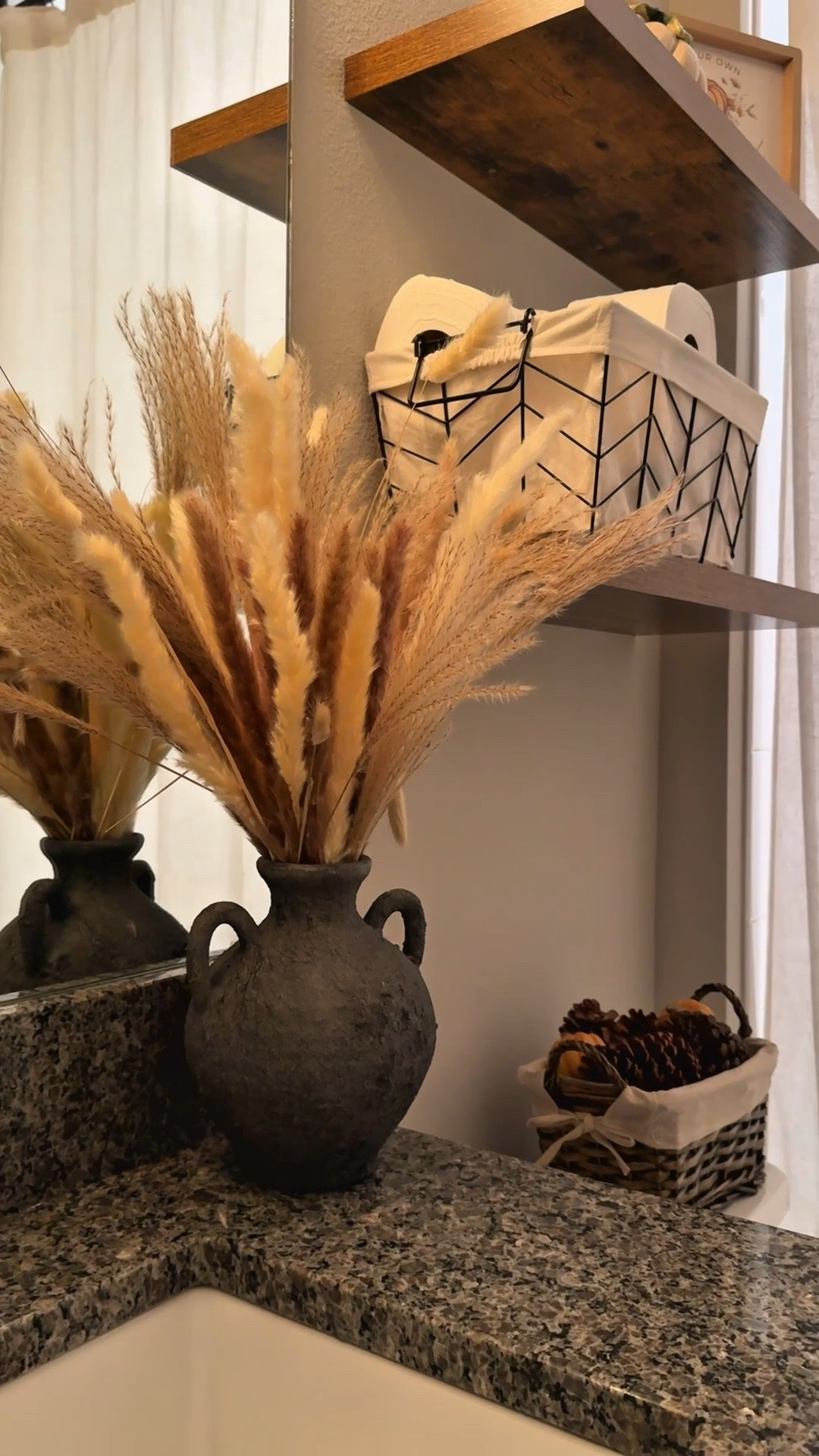 🍂✨ From bright and breezy summer vibes to cozy fall touches 🫶🏼 just a few swaps can completely change the mood of your bathroom! Who else loves a seasonal refresh? 🛁🍁 #FallBathroomDecor #LTKhome #SeasonalStyle

#LTKHome #LTKStyleTip #LTKSeasonal