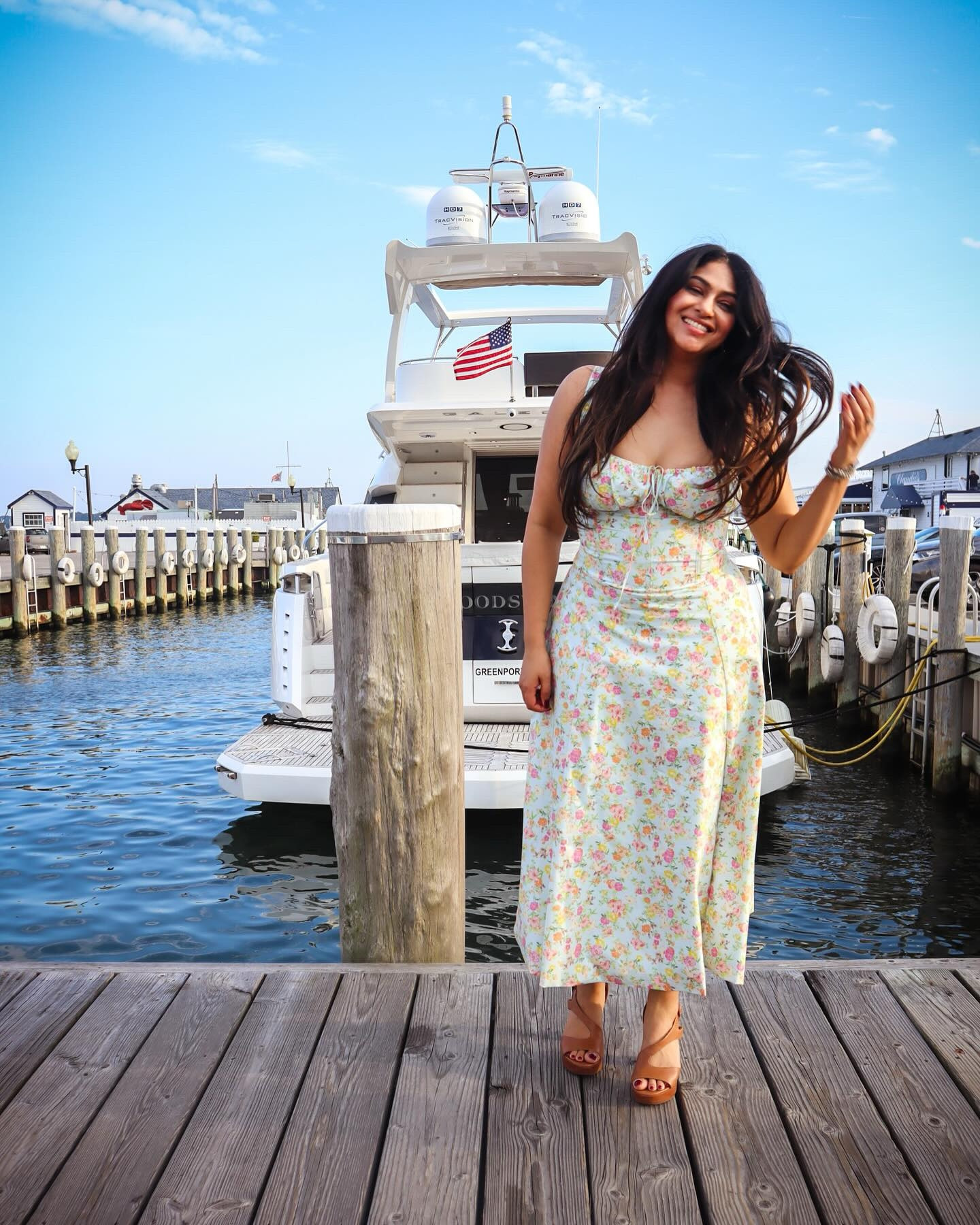 Oysters, Boats and a whole lot of Shop talk🎥🍿

Dress @houseofcb 

📸 @emma.janeeeeee