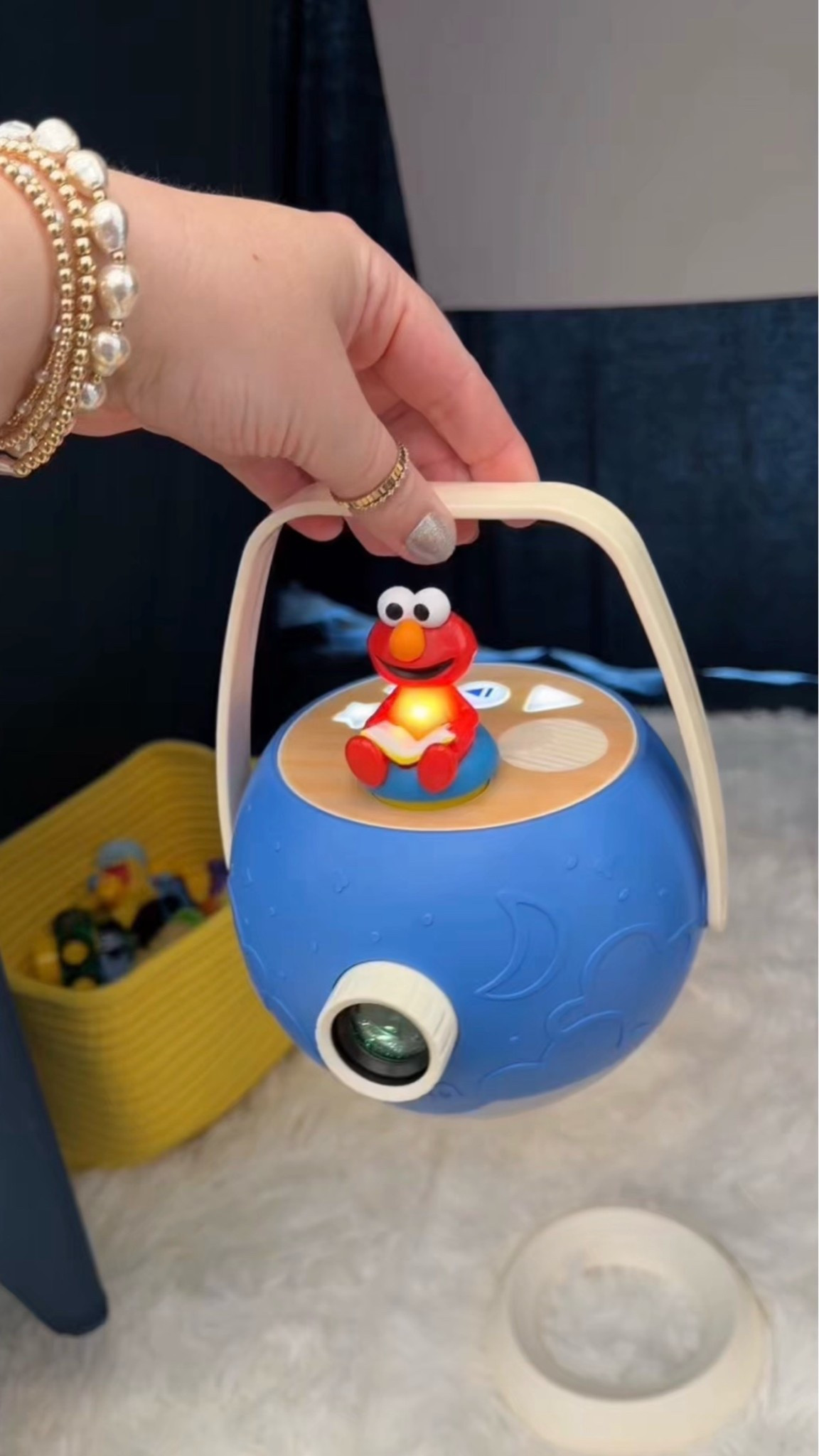 Bring bedtime stories to life with the luna projector! 📖🌙📽️