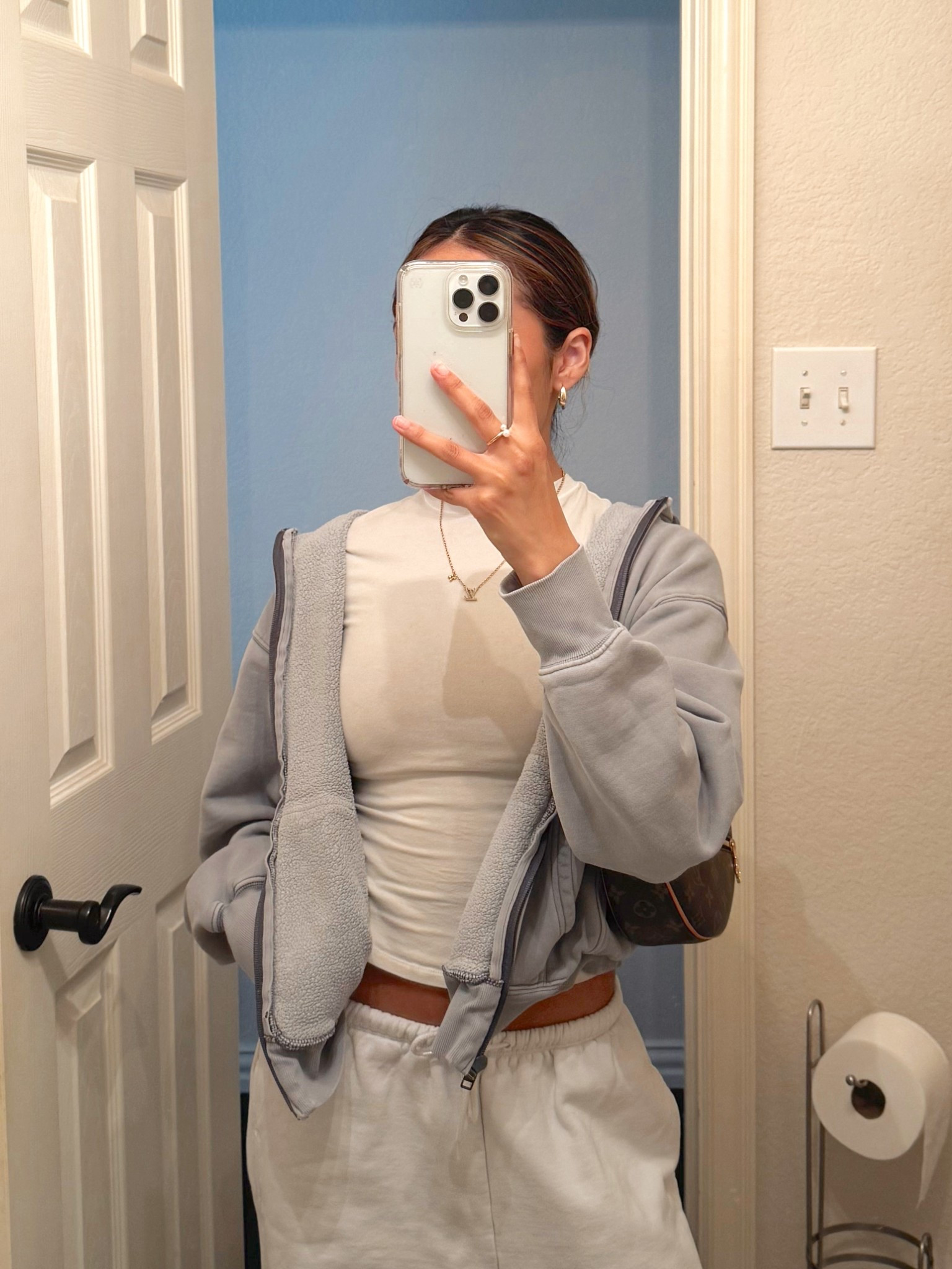 nail day outfit



#LTKFindsUnder50