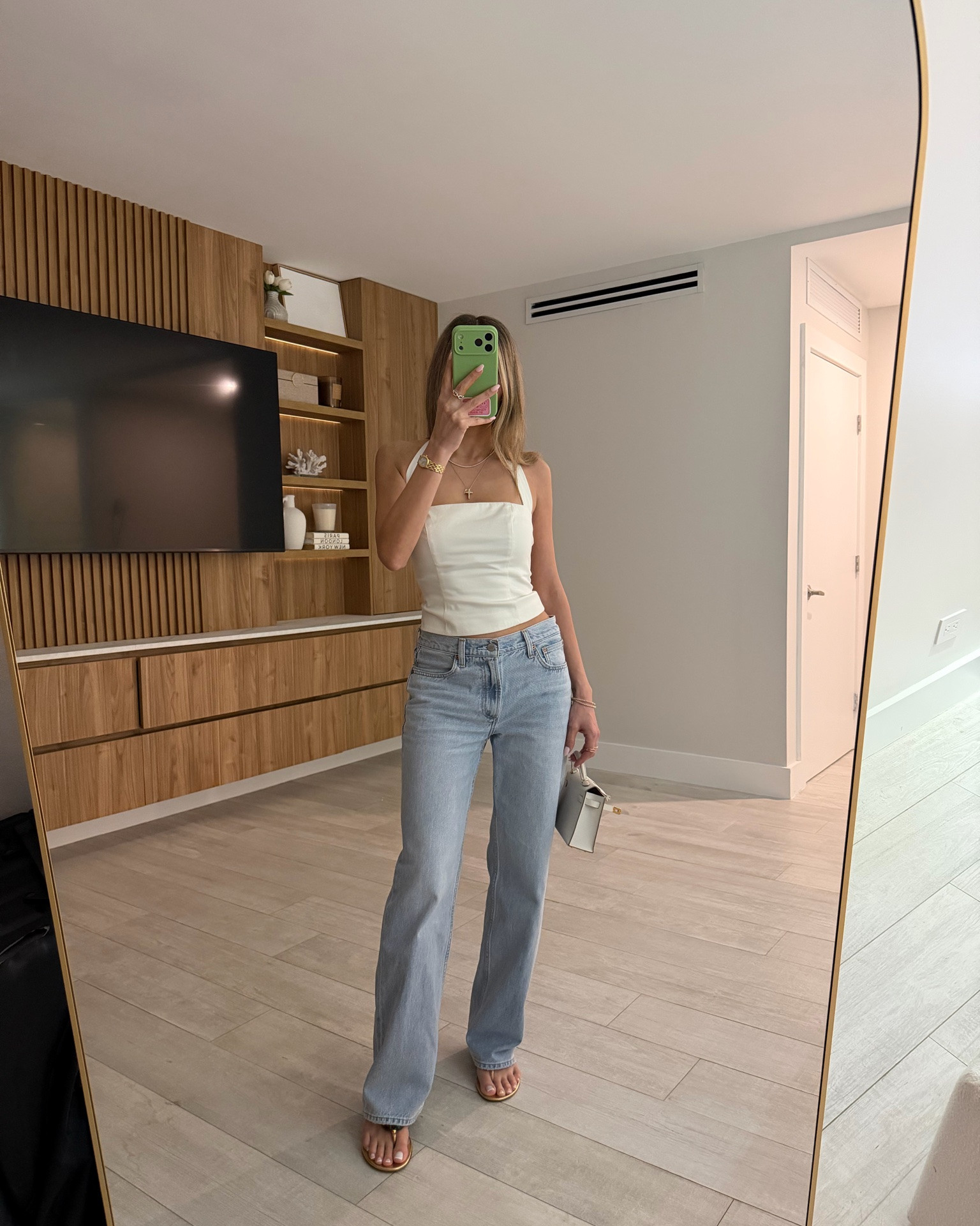 Sometimes all you need is a good pair of jeans and a white top🤍 my favorite summer heels are #gianvitorossi 

#miami #spring #summer #aritzia #ootd #ootn #aritzia #lowrise

#LTKootd