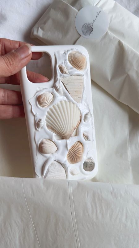 For your summer and vacation selfies🐚

#phonecase #accessories #summer #vacation #summertrends #mermaidaesthetic #shells #boho #gift #giftidea



#LTKfindsunder50 #LTKGiftGuide #LTKVideo