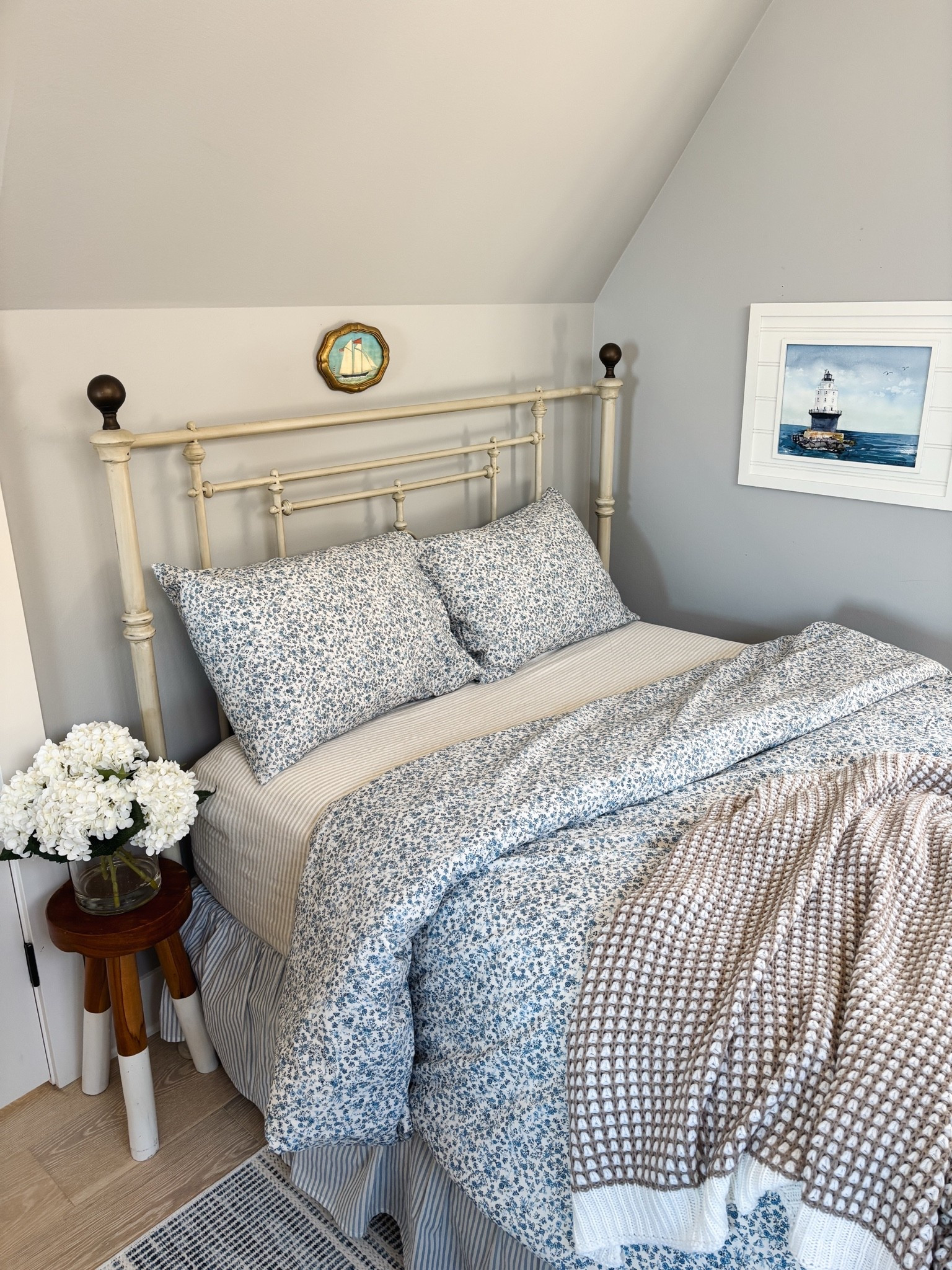 The coziest little guest bed nook in our Snug 🤍 Guests always comment on how comfortable our @leesasleep mattress is! We have the Leesa Legend Hybrid, and I love that it feels truly luxurious while still being affordable. It’s also GreenGuard Gold certified and made without harmful chemicals, which is so important to me.

You can use code MELISSA75 to save $75 on your order at Leesa.com (and it stacks with current site discounts including the Memorial Day Sale (up to 30% off mattresses plus savings on bedding and furniture).

@leesasleep #leesapartner

#LTKHome #LTKSaleAlert #LTKSeasonal