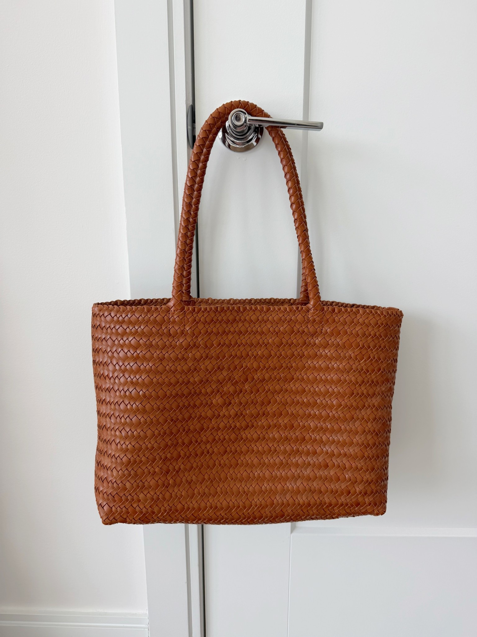 Loving my new Madewell woven tote bag! Isn’t it a beauty?! Lots of other shapes, sizes and colors in these woven bags. Linked them all below! 

#LTKWorkwear #LTKOver40 #LTKTravel