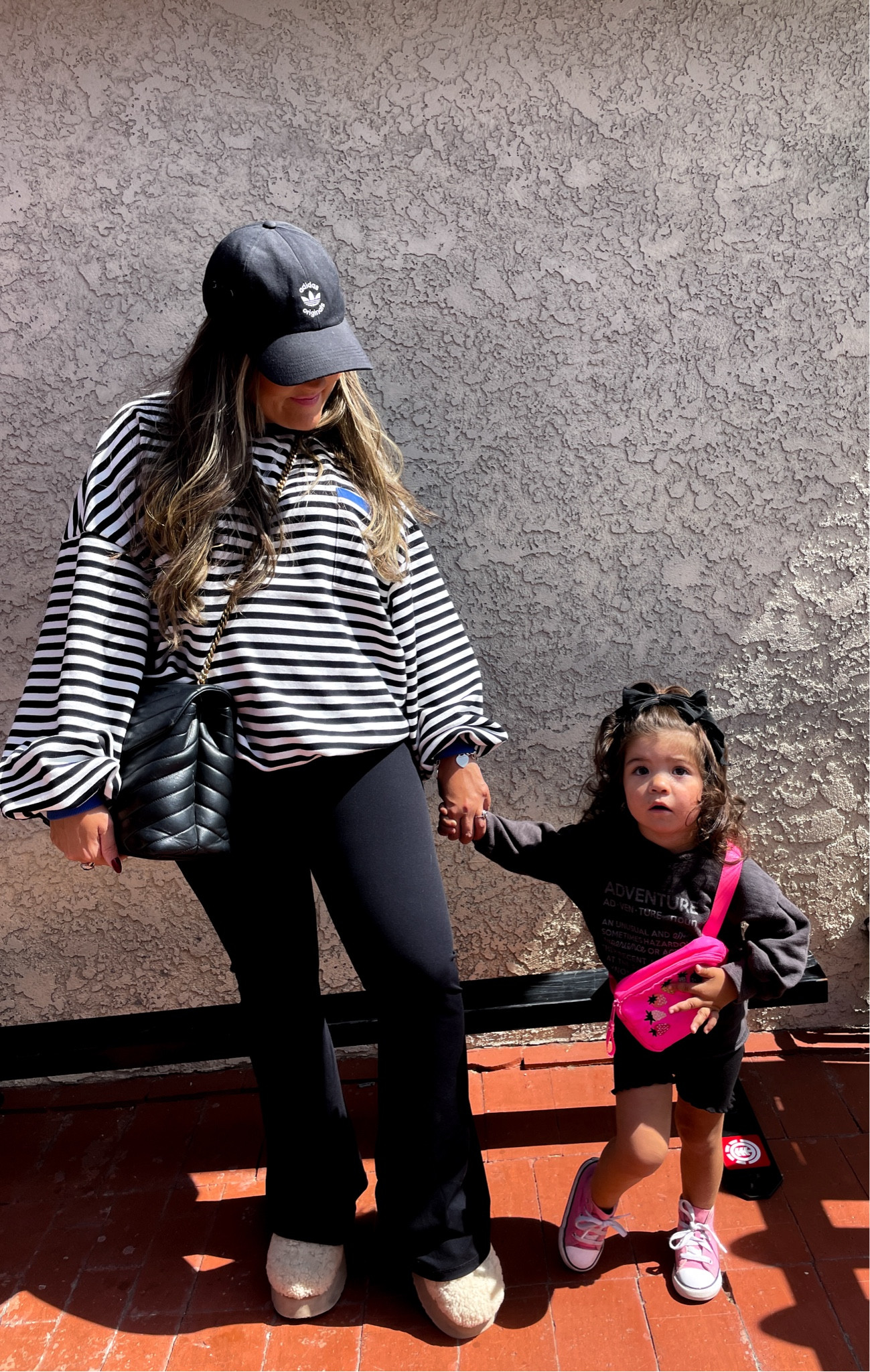 Wearing a size XL in the sweatshirt and medium 30” inseam (5”3-160lbs) 🖤 in the flare leggings 

PS. Linked Malibu’s new bows from Target too! 