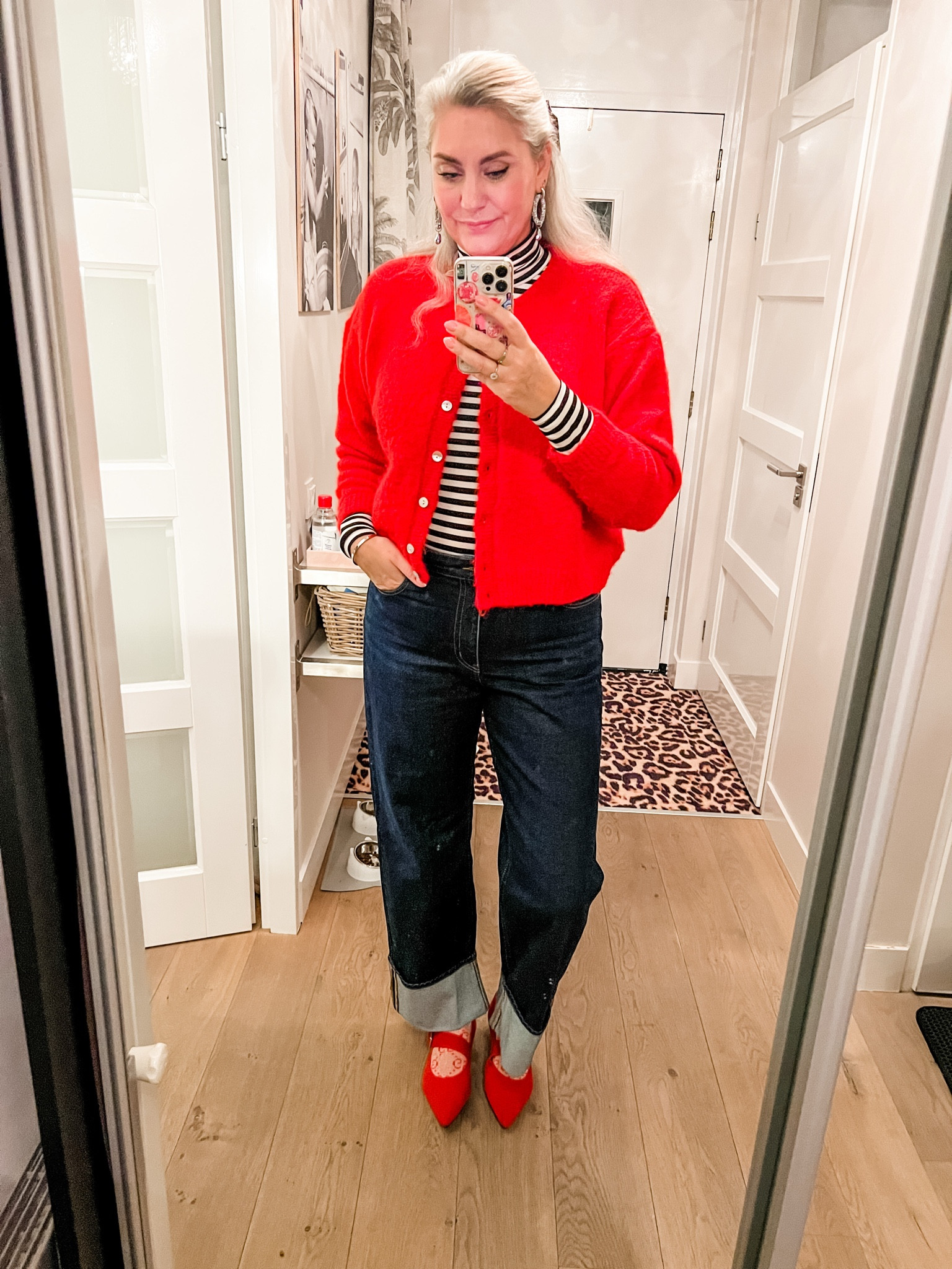 Ootd - Wednesday. Red cardigan (Je m’appelle), striped turtleneck top, dark blue jeans with high cuff, Gucci socks and red Vivaia Mary Jane shoes. Leopard bow in hair. 



#LTKeurope #LTKstyletip #LTKwinter
