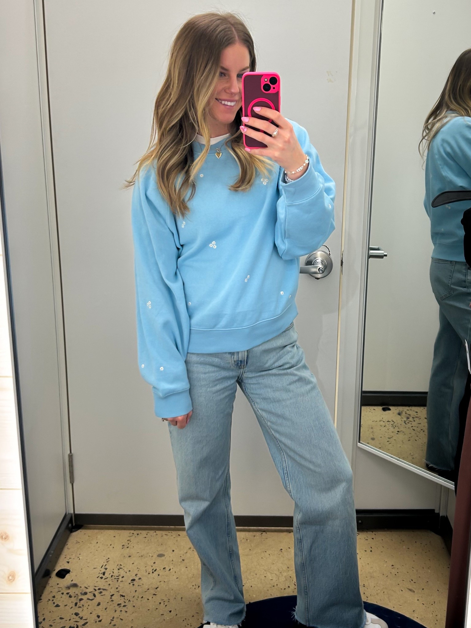 Cutest Daisy sweatshirt, love the color. On sale for 50% off. Wearing a size medium, but probably could have done the large.


#LTKSeasonal #LTKFindsUnder50 #LTKSaleAlert