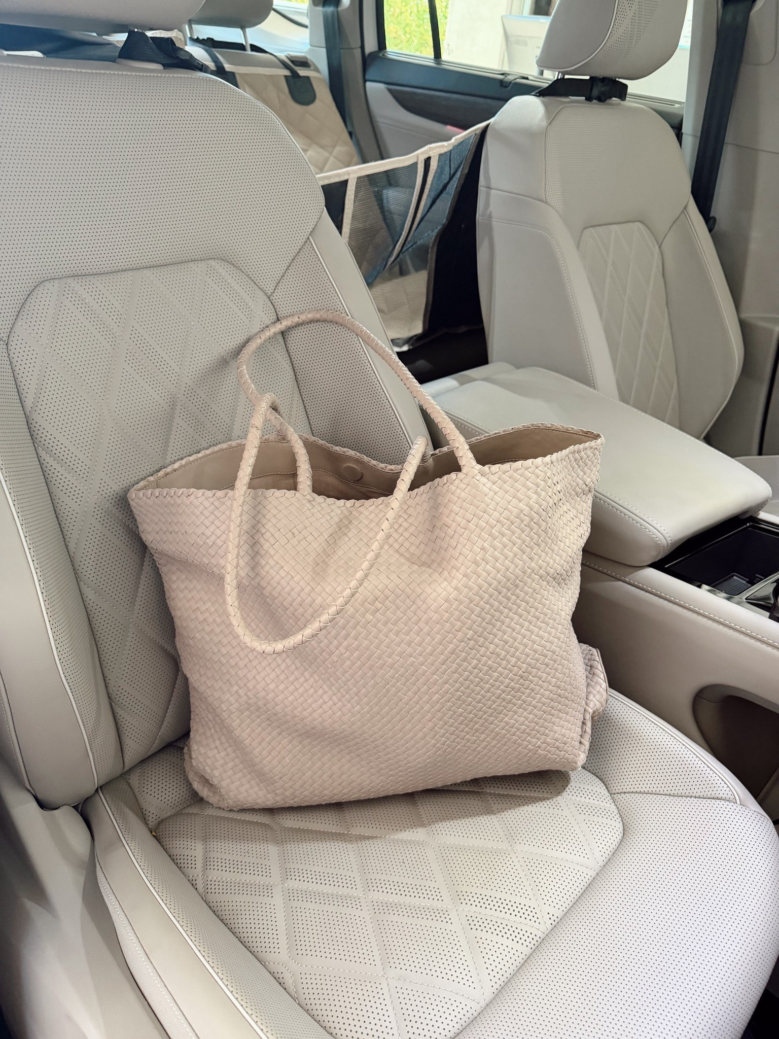 The best tote bag! I’ve been using it as a diaper bag and it fits everything!!!