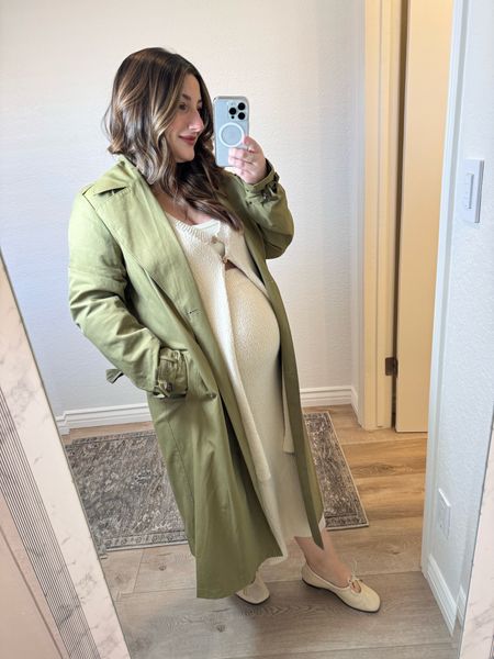 Spring trench!🌸 now at 33 weeks pregnant and it still fits! I’m in an extra small and it’s currently on sale for 50% off

#LTKBump #LTKSeasonal #LTKStyleTip