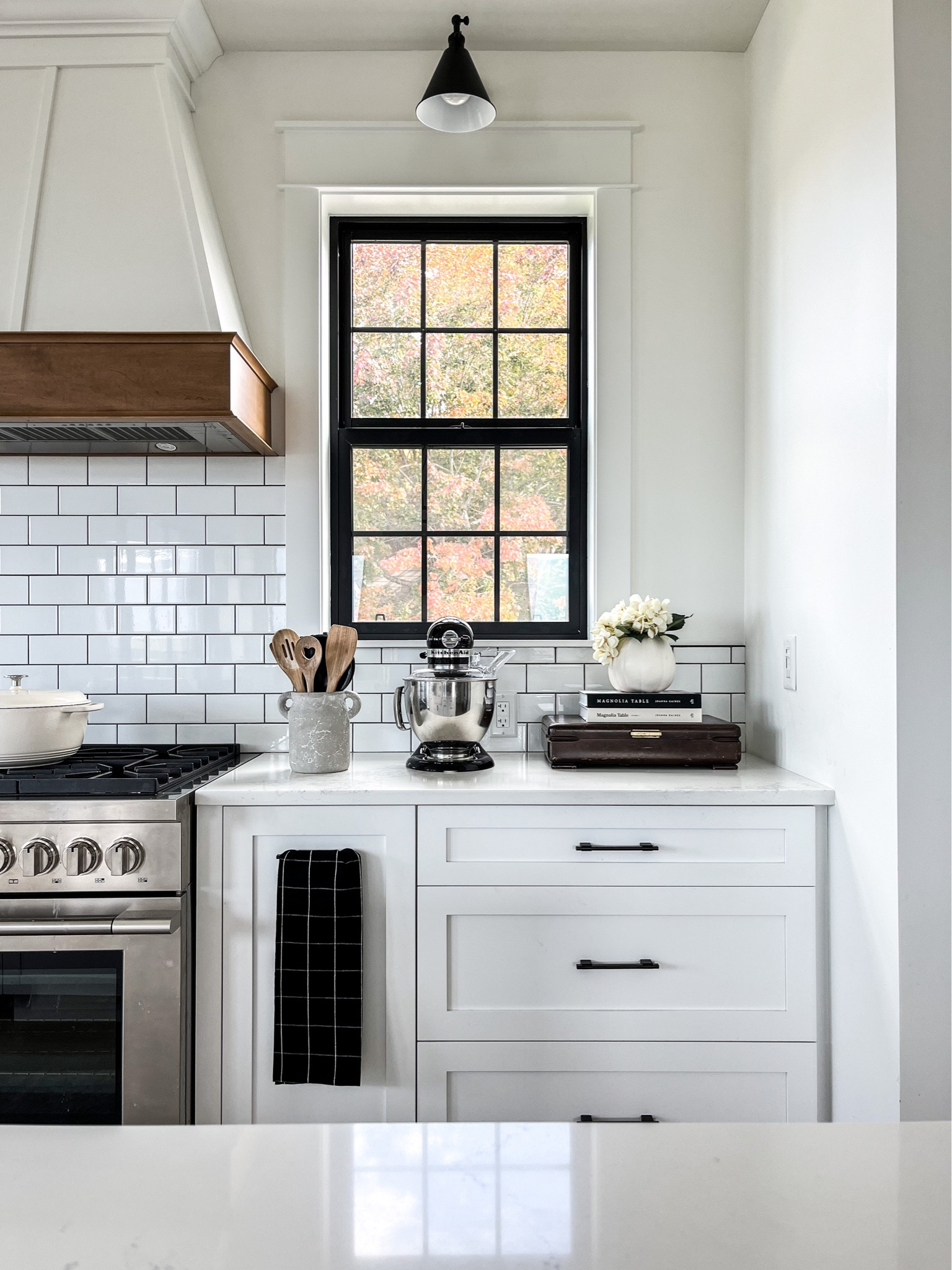 got my black checked tea towel & it’s 🤌🏻 … don’t mind my filthy range 😕

kitchen | fall decor | thanksgiving 

#LTKhome #LTKSeasonal #LTKstyletip