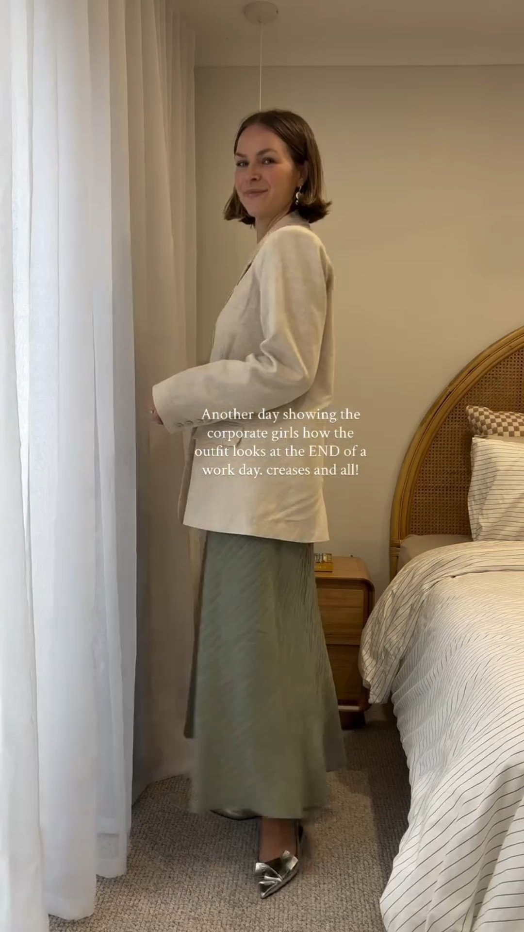 The blazer creased as expected but paired with a dress that doesn’t, it all evens out, IMO! 

#whattoweartowork #officeoutfit #outfitseries