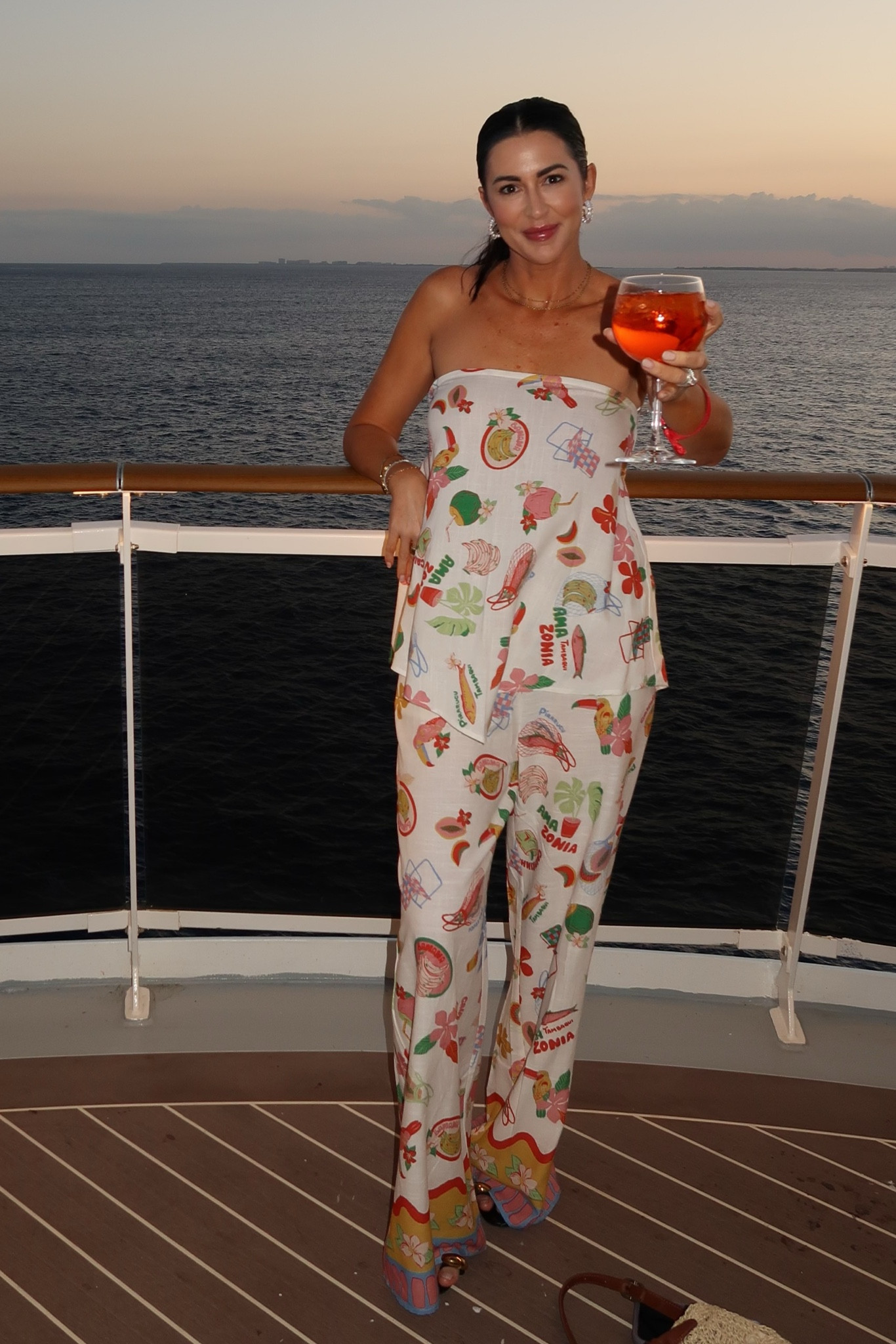 This pasta print matching set from Petal & Pup is everything. The Sui Set is lightweight, breezy, and perfect for vacations, cruises, or summer events. I love that it’s equal parts fun and comfy—wear it with sandals for day or dress it up with wedges for night. #vacationoutfits