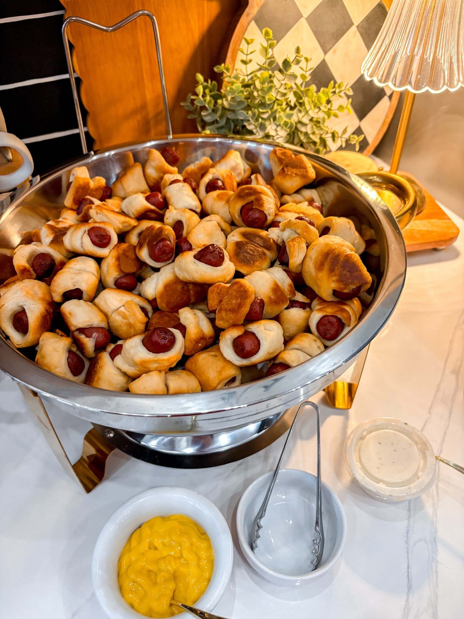 Hosting soon? Grab these buffet dishes! This makes hosting SO much easier + elevates any party. #buffet #party #hosting #partyhosting #partyessentials #amazon #amazonfinds #dinner #kitchen #hostingmusthaves #buffet #family #musthaves #partytime #birthdayparty 

#LTKHome #LTKmomlife #LTKfoodie