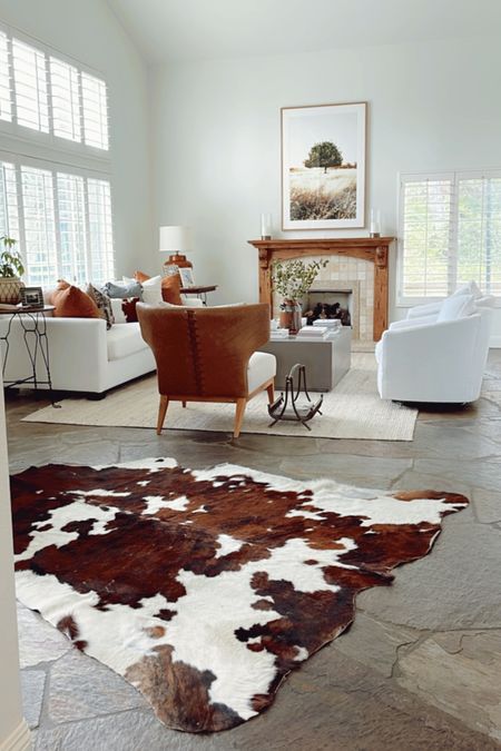 Neutral living room design 🤍

#livingroom #cowhiderug #arearug #entryrug #whitecouch #swivelchairs