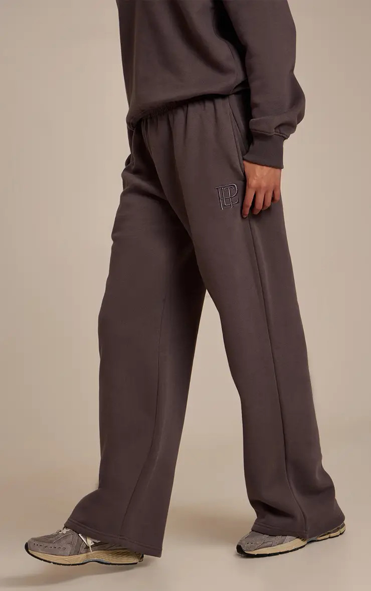 Joggers | Grey Prettylittlething Straight Leg Sweatpants | PrettyLittleThing | PrettyLittleThing UK