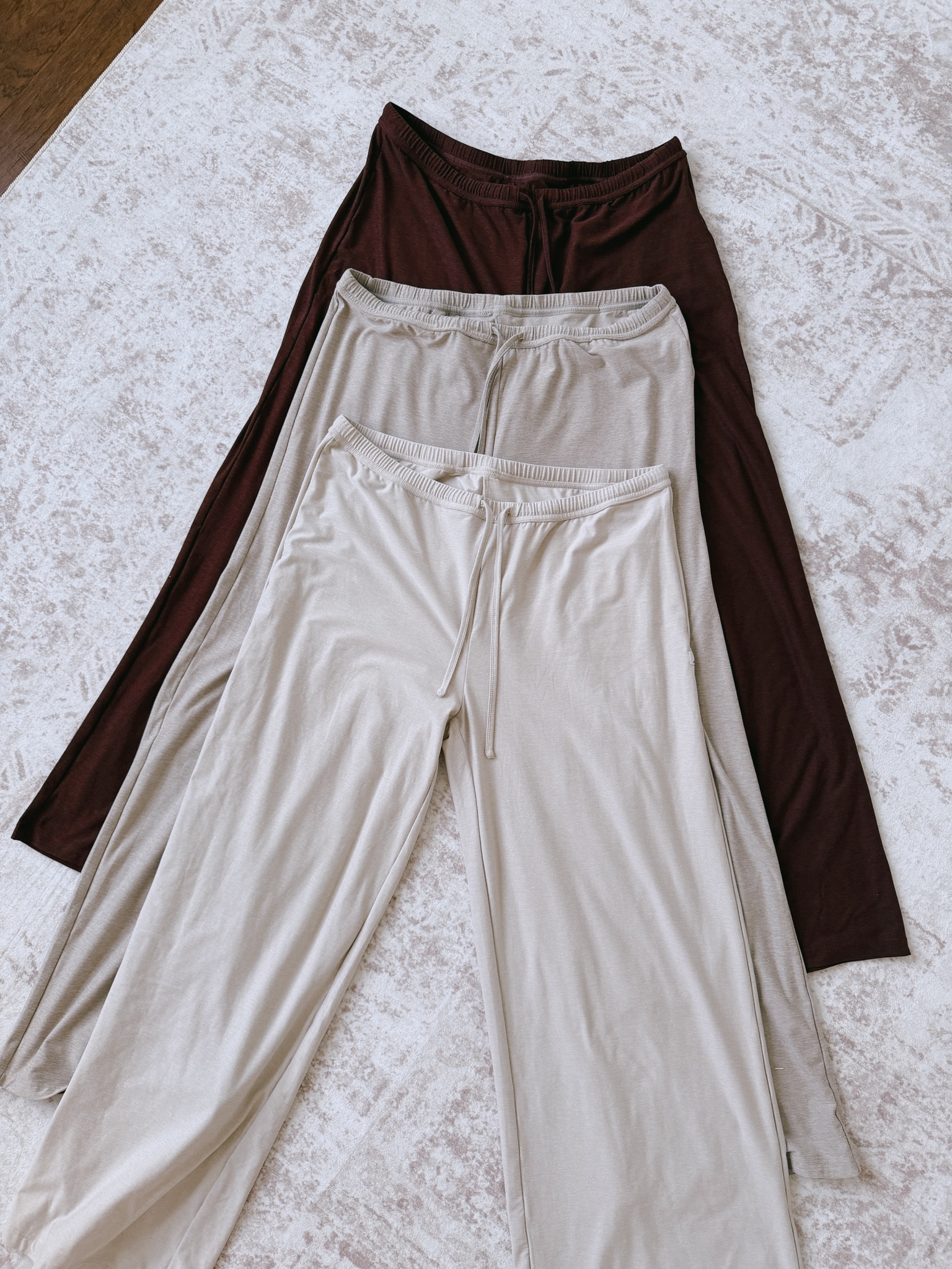 The softest lounge pants you will ever wear.. i want to LIVE in these! I wear my true size large 

 #LTKootd #LTKmomlife #LTKMidsize