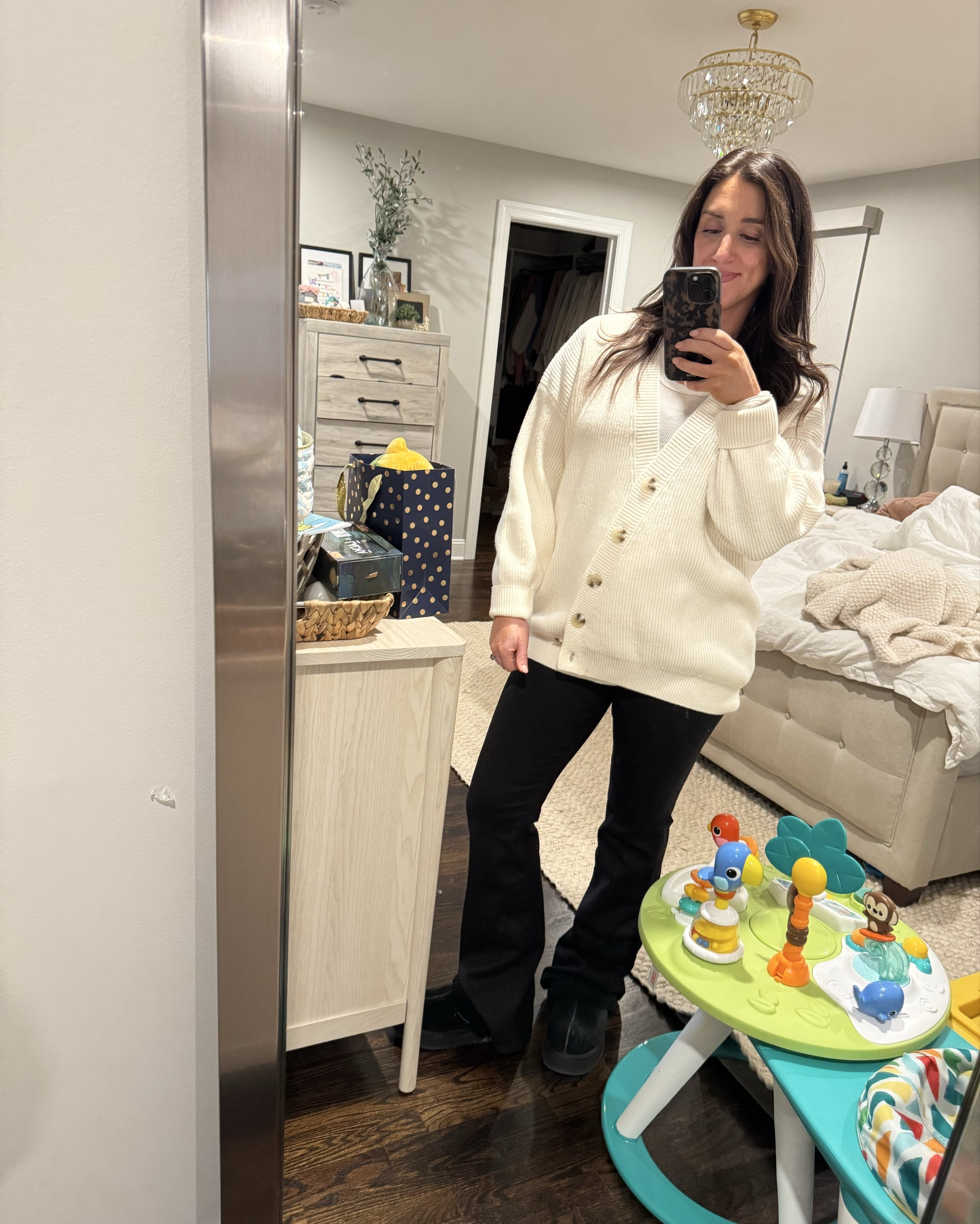 Mamas cozy postpartum look 👀 postpartum mom life 

#LTKBaby #LTKStyleTip #LTKMostLoved