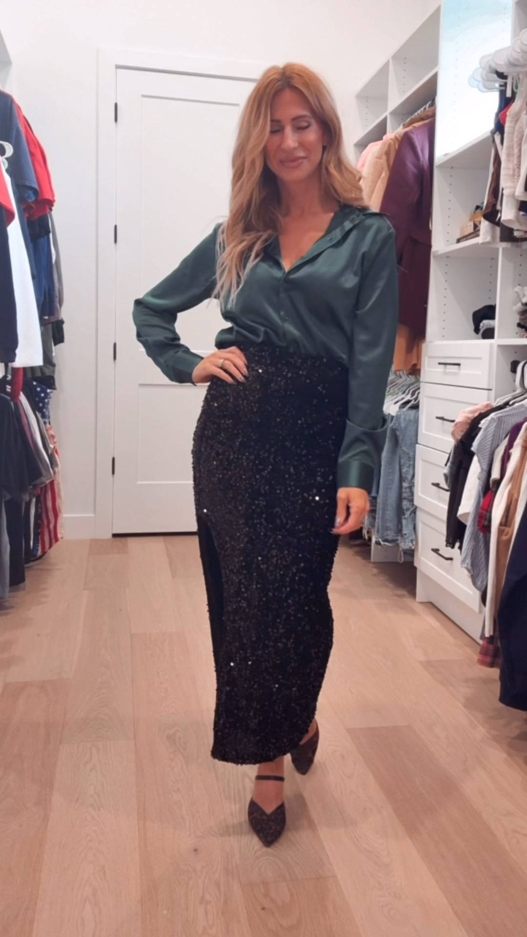 Chic holiday outfit idea! This outfit is so sexy & classy it’s the perfect fit for literally every holiday party & dinner! 

#LTKHoliday #LTKOver40 #LTKSeasonal