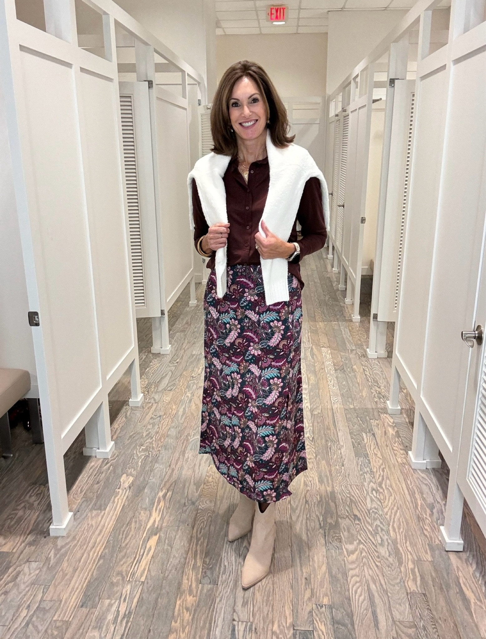 Workwear outfit inspo! This is another one of my favorite outfits from Loft 🥰

Fall fashion- Midi skirt- Style tips- Sweater- Dolce Vita boots- Workwear- Accessories- Gold jewelry 

#LTKShoeCrush #LTKStyleTip #LTKSeasonal