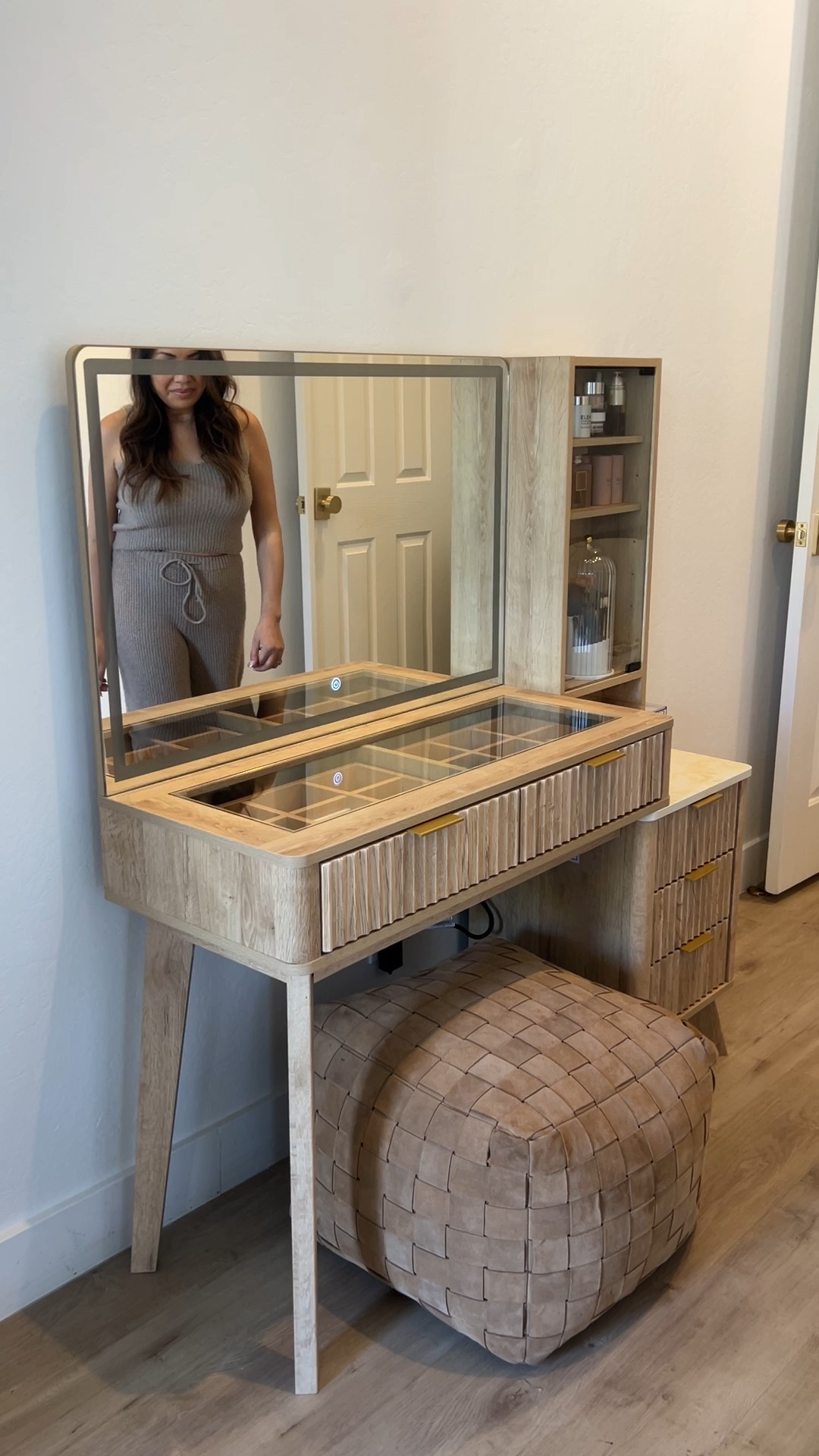 Still one of my favorite amazon finds! Love this vanity set! They thought if everything 😍

#LTKHome