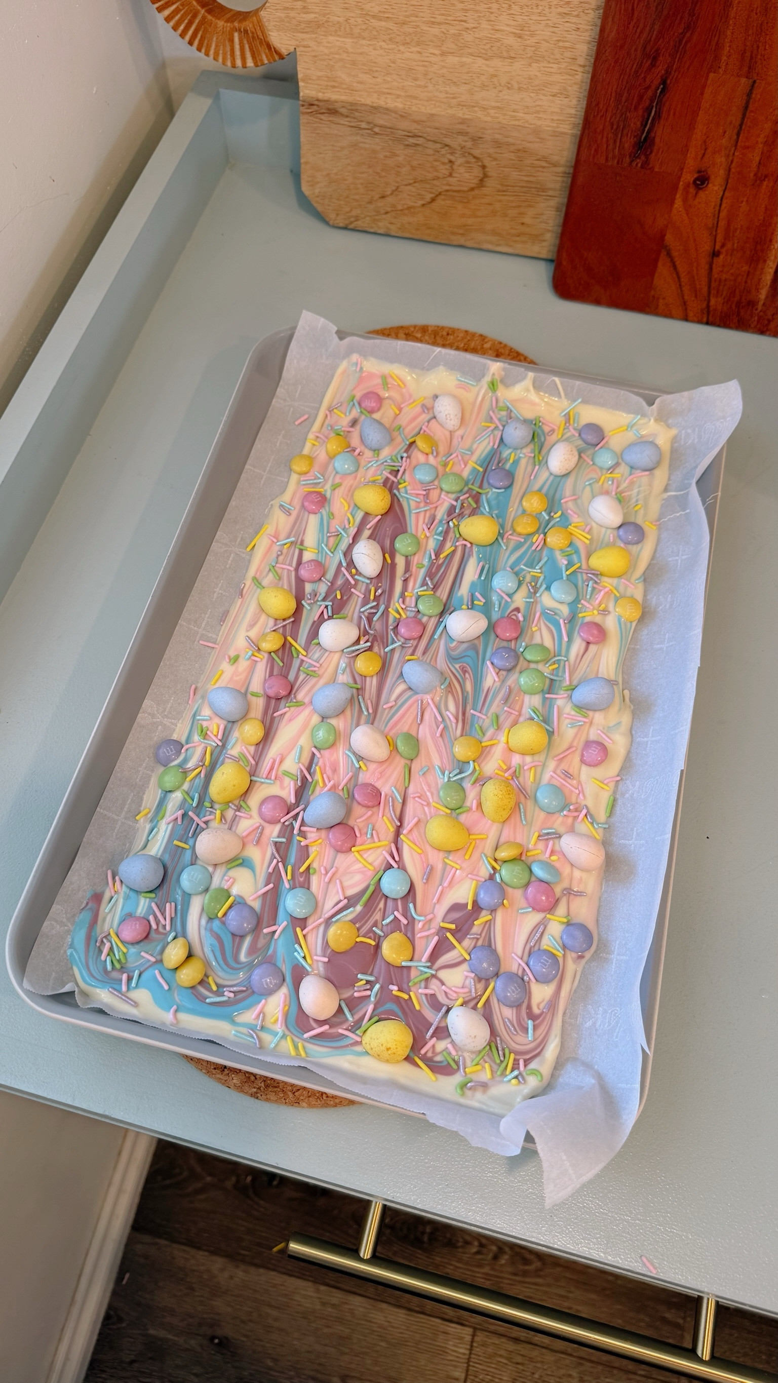 Easter chocolate bark, Easter bark, spring candy bark, spring bark, spring chocolate bark, Easter recipes, Easter sweets, Easter candy, Easter chocolate, pastel chocolate, pastel candy, Easter gift ideas, easy Easter, easy recipes, easy sweets, chocolate bark, bunny bark

#LTKFamily #LTKWatchNow #LTKSeasonal