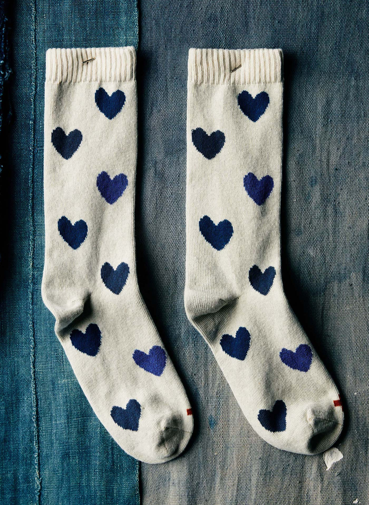 blue heart sock in natural | imogene + willie