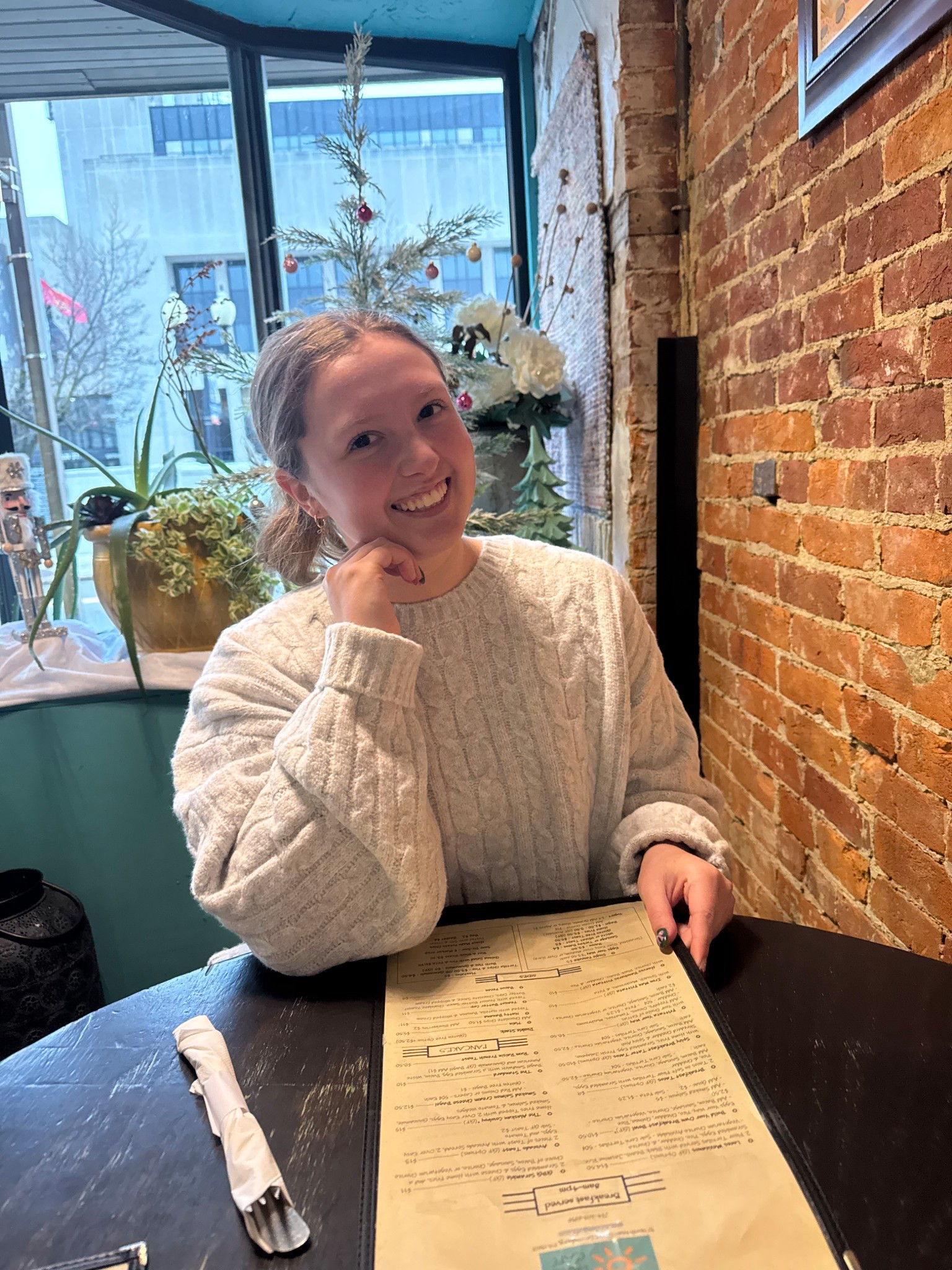#cozysweater #winterfashion #breakfastdate
