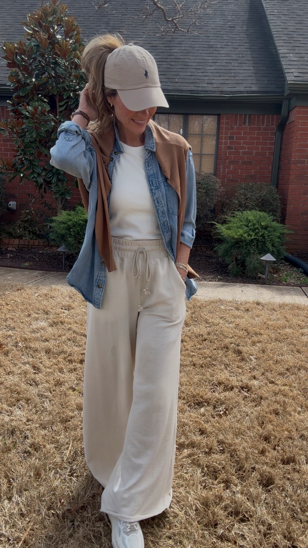 Happy Sunday! Cleaning and grocery day. This house needs a huge reset, and I may need a nap 🥴 My pants are part of The Moriah set from Stella Ivy Boutique. Im in a small in all items! 

#LTKdayinmylife #LTKootd #LTKgrwm