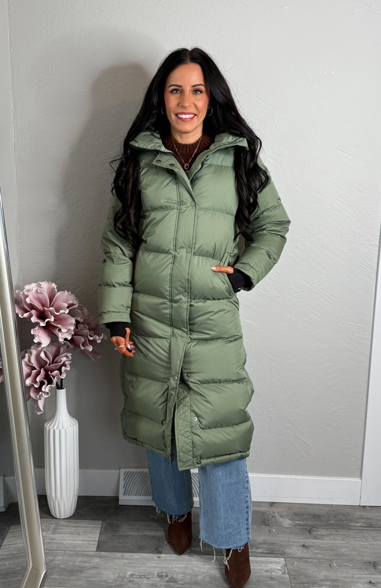 These Quince winter jackets are 10/10! The quality and details are all so good and they are sooo warm 🙌

New customers: Use my code INFG-25THEDAILYGLOWLIFE10 for 10% off your first purchase

Wearing size XS in green long puffer coat. 

Winter jackets, winter coats, cold weather essentials, puffer coat

#LTKSeasonal #LTKPetite